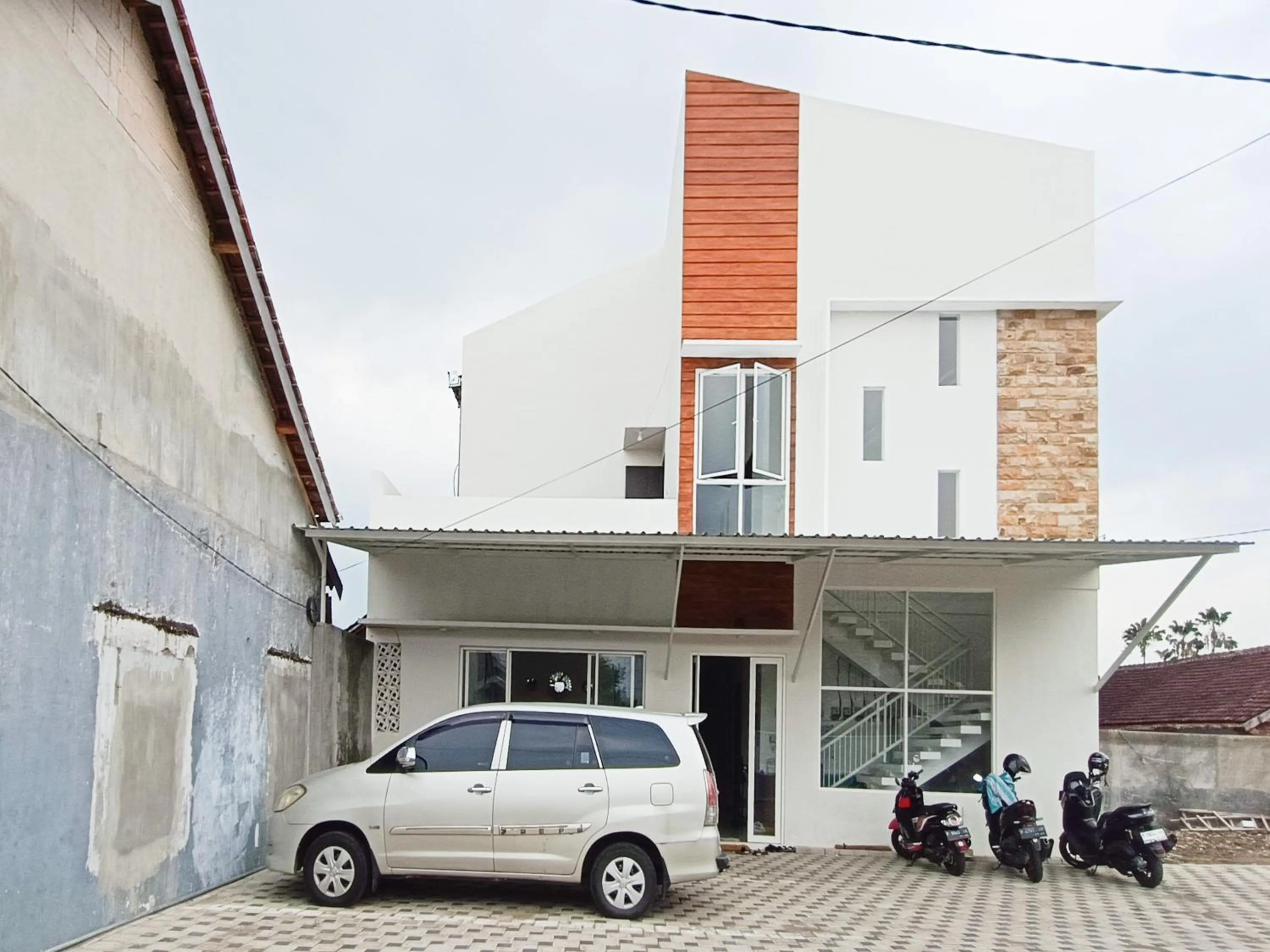 Property building in Happy Family Homestay Jember Mitra RedDoorz