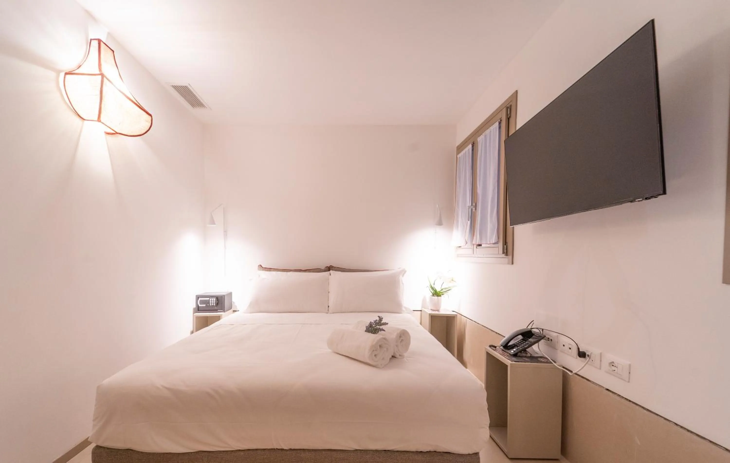 Small Double or Twin Room in Ca' La Stampa