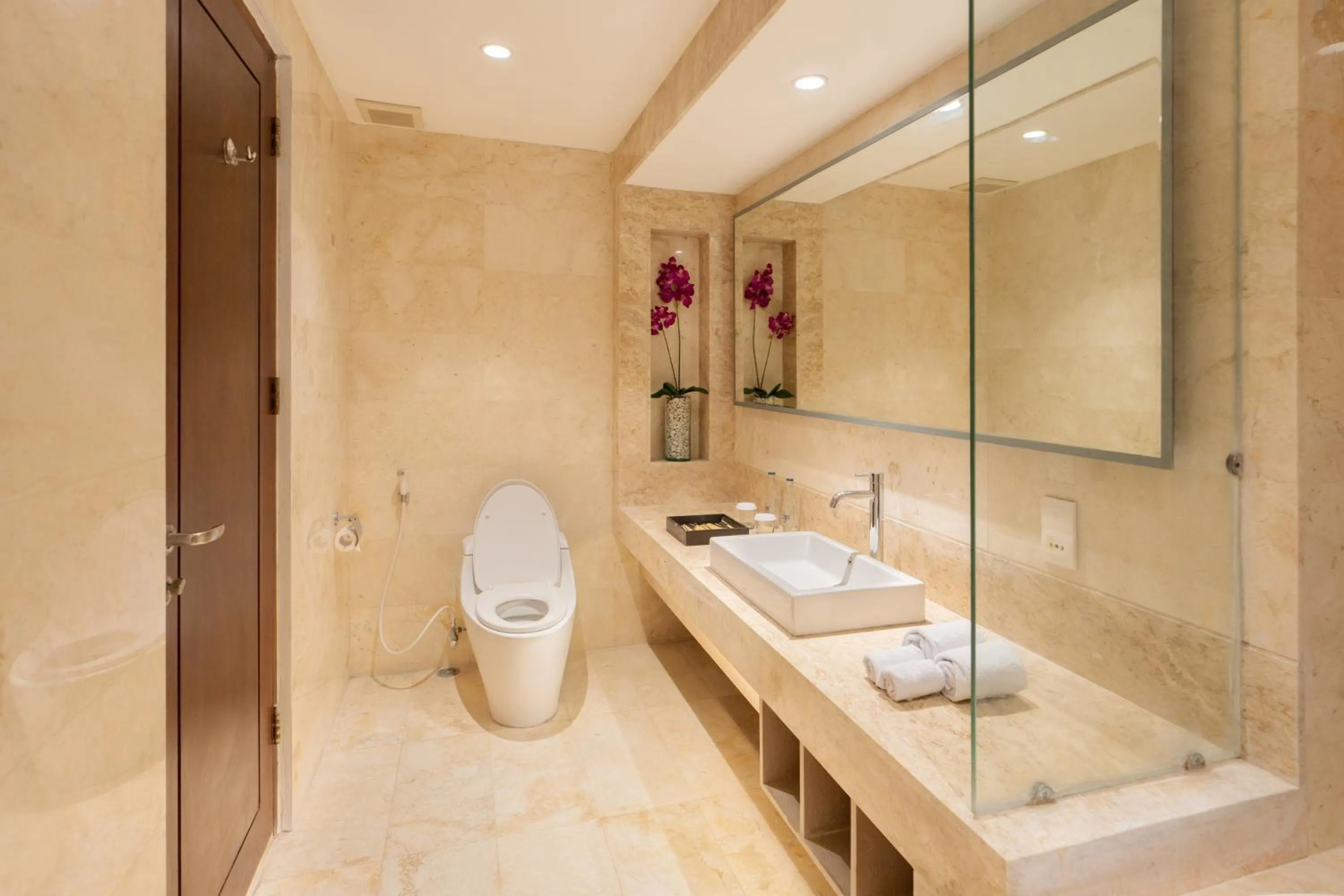 Bathroom in Kuta Angel Hotel