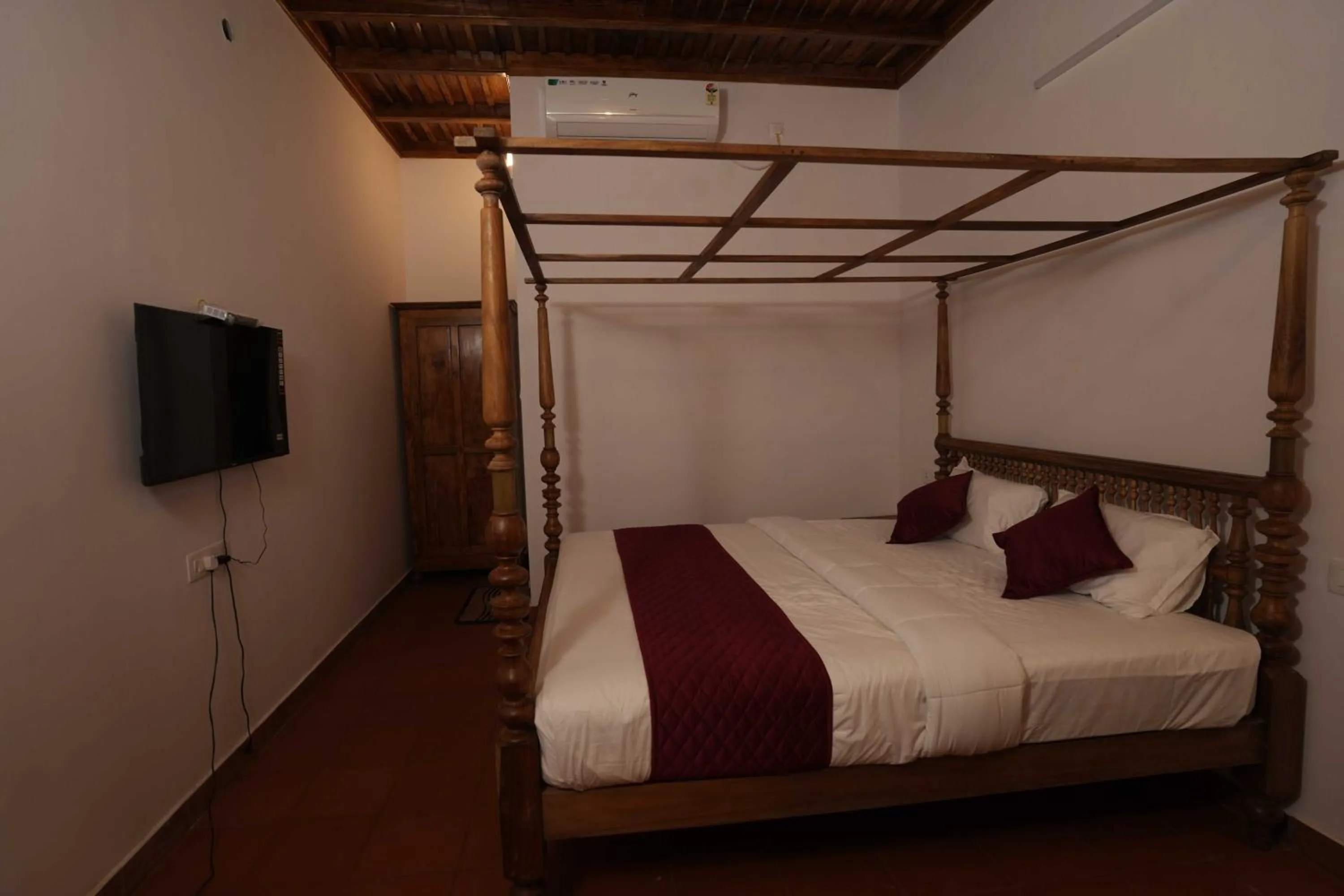 Bed in Ragas - Marari Beach Villa By Perfect Stays