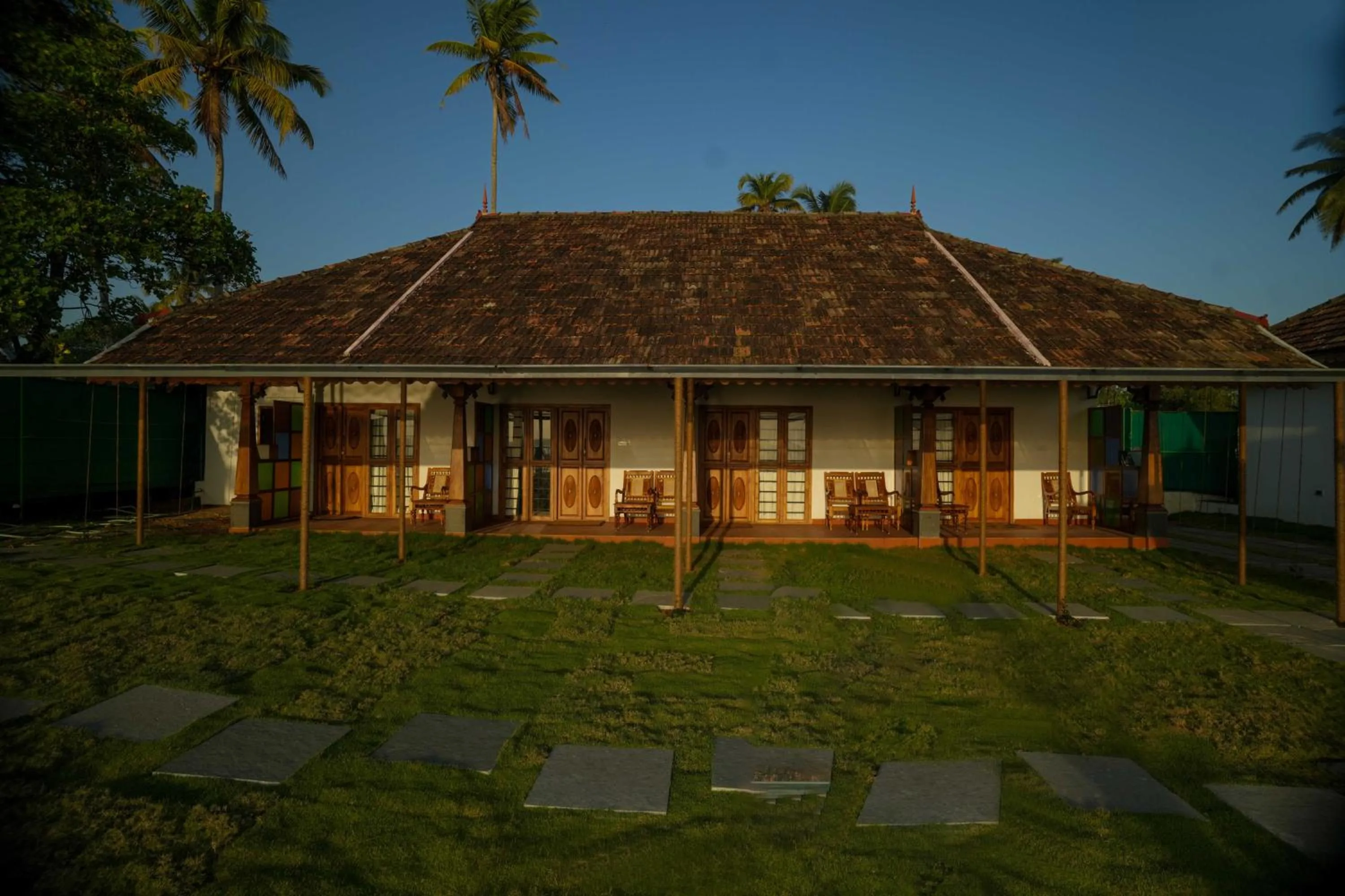 Property building in Ragas - Marari Beach Villa By Perfect Stays