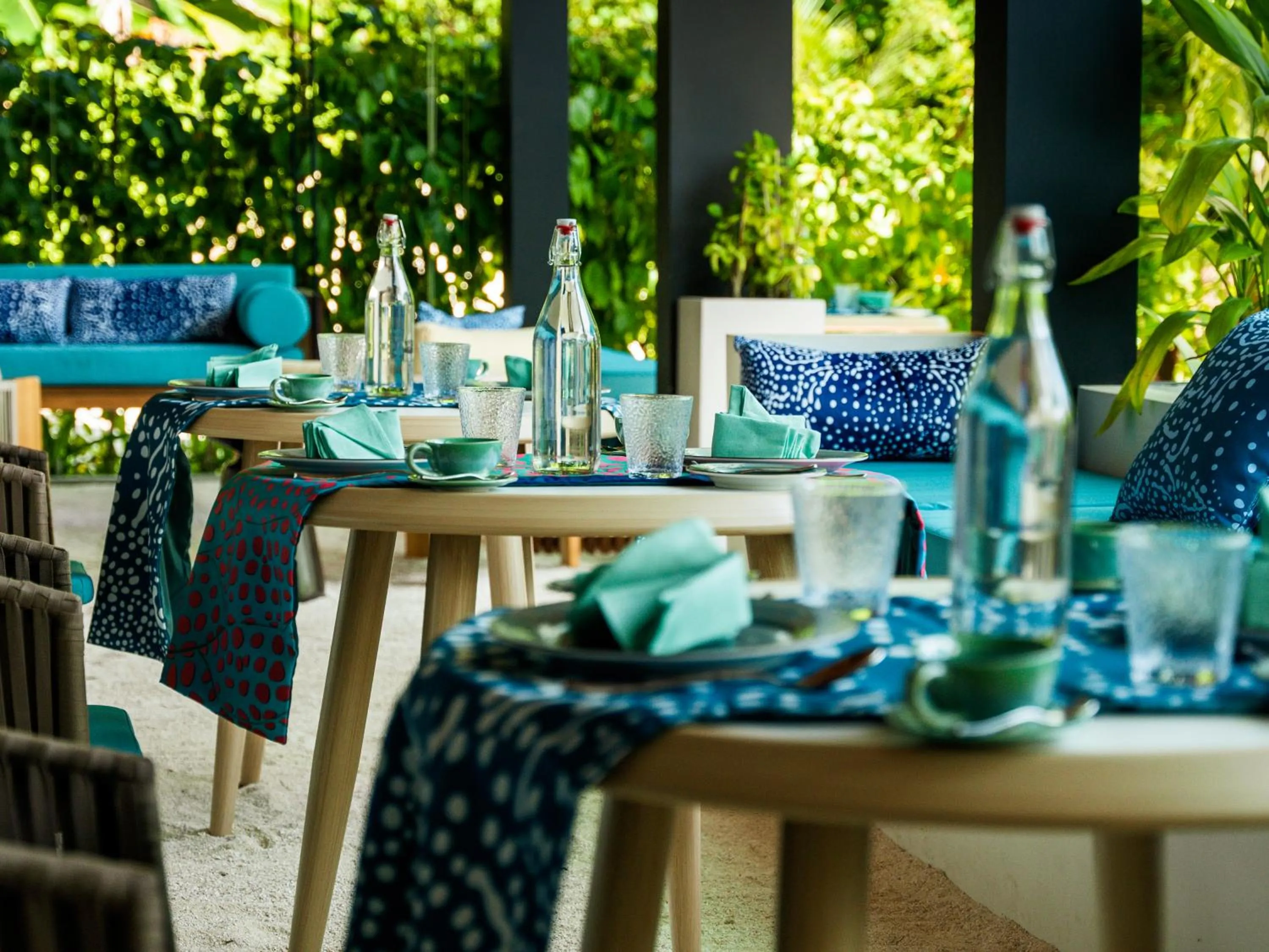 Restaurant/places to eat in Whale Shark Boutique