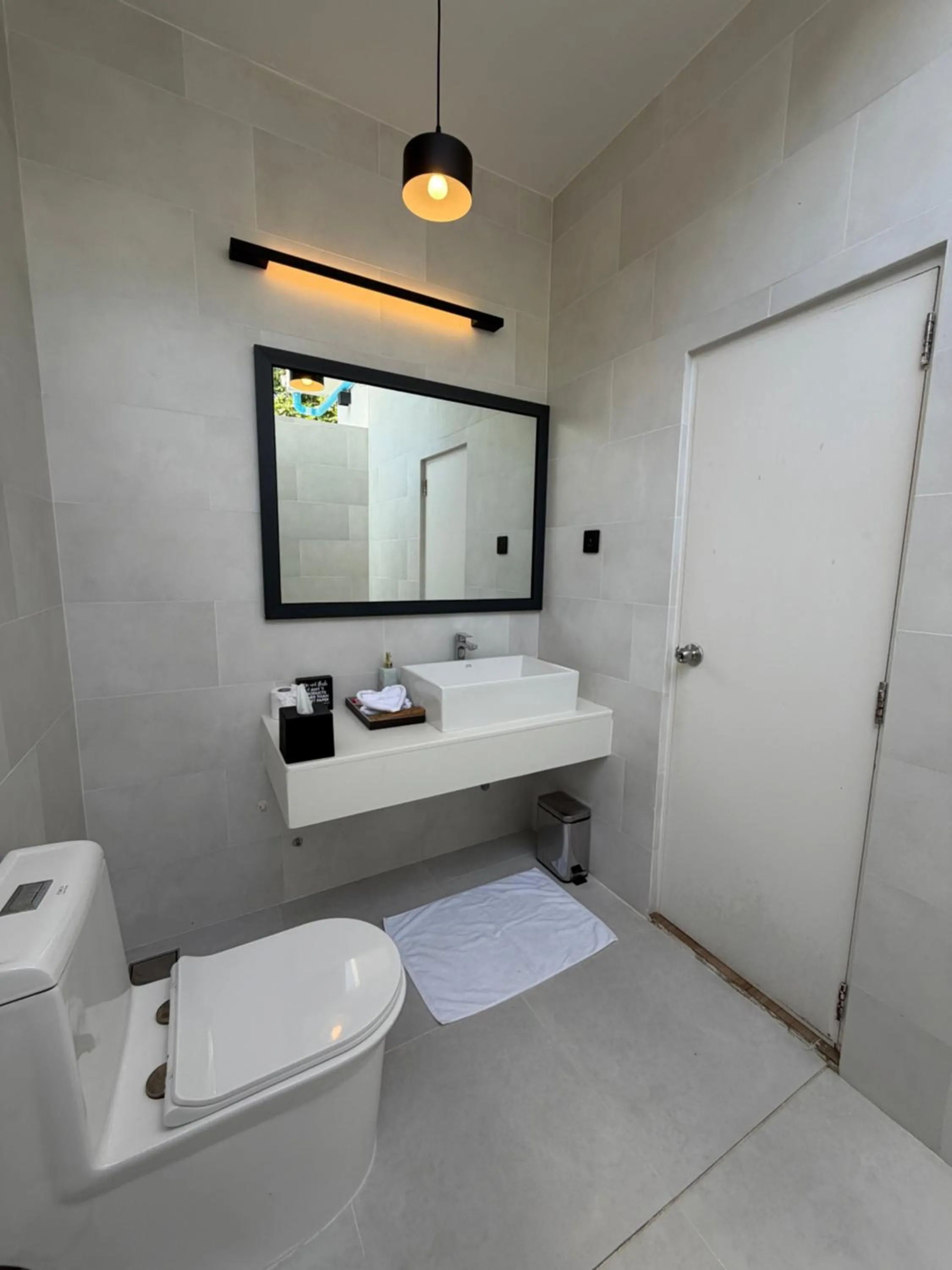 Swimming pool in Whale Shark Boutique