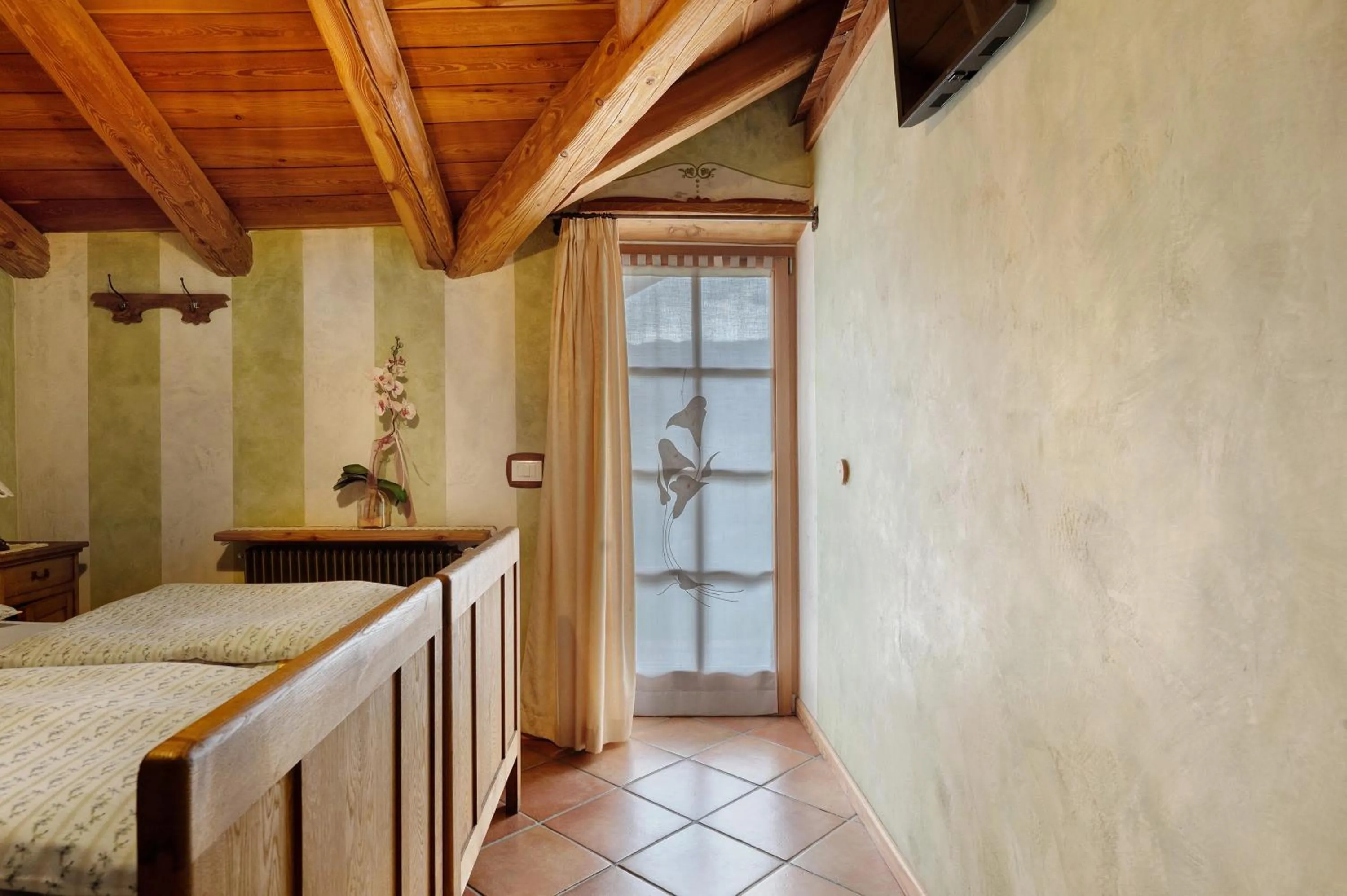 Property building, Bed in Agriturismo Alpenvidehof