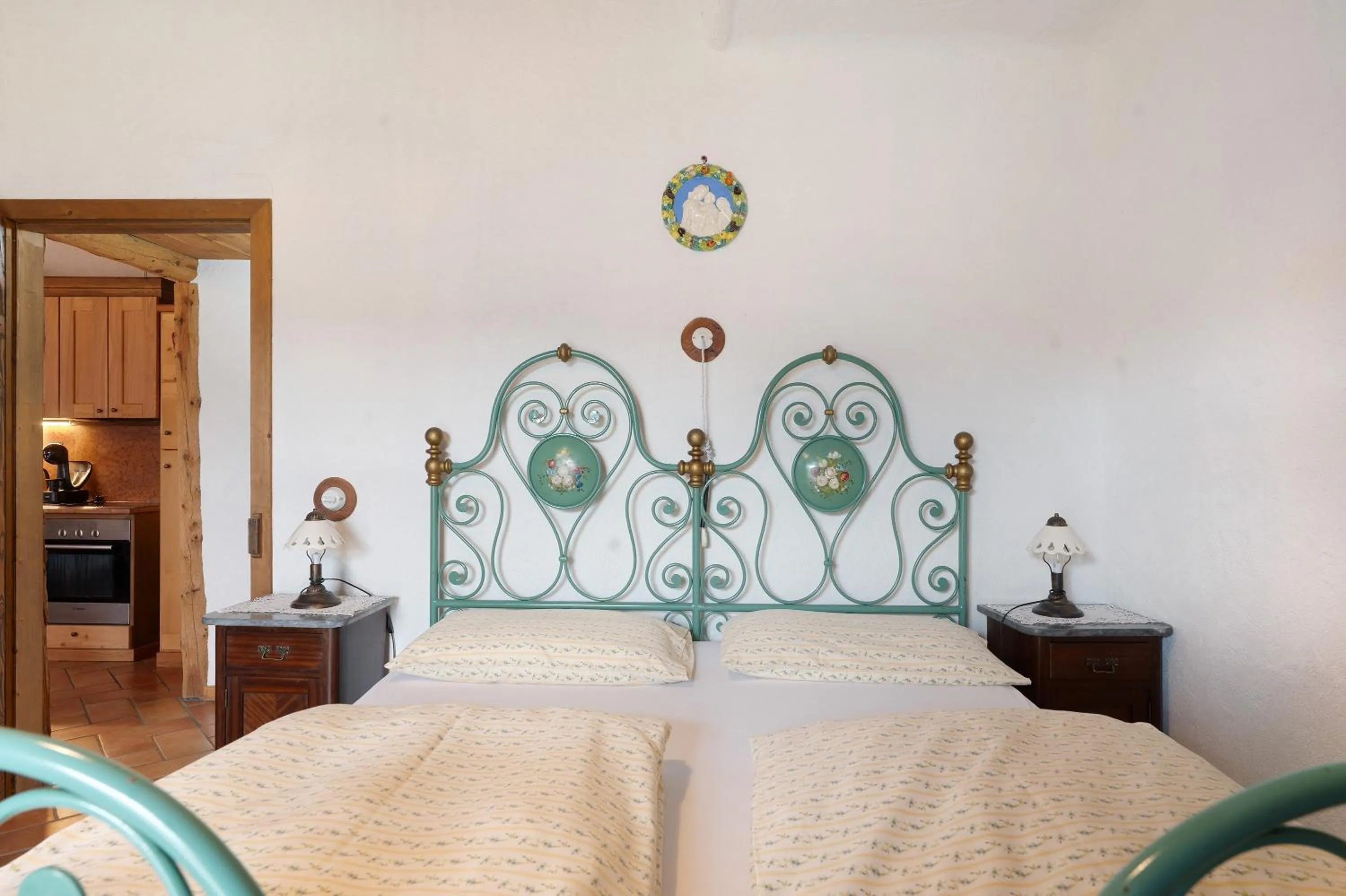 Living room, Bed in Agriturismo Alpenvidehof