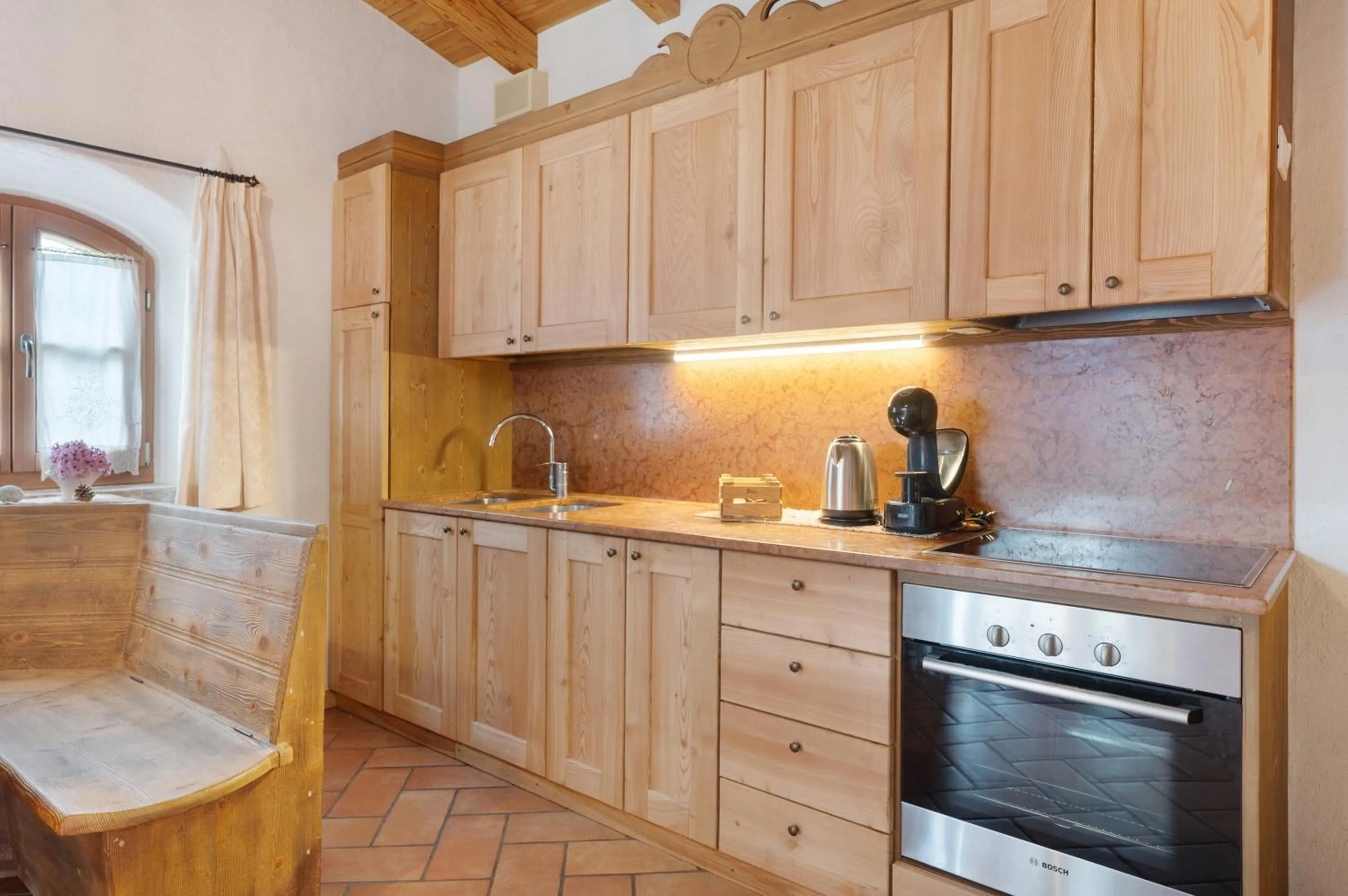 Kitchen or kitchenette in Agriturismo Alpenvidehof