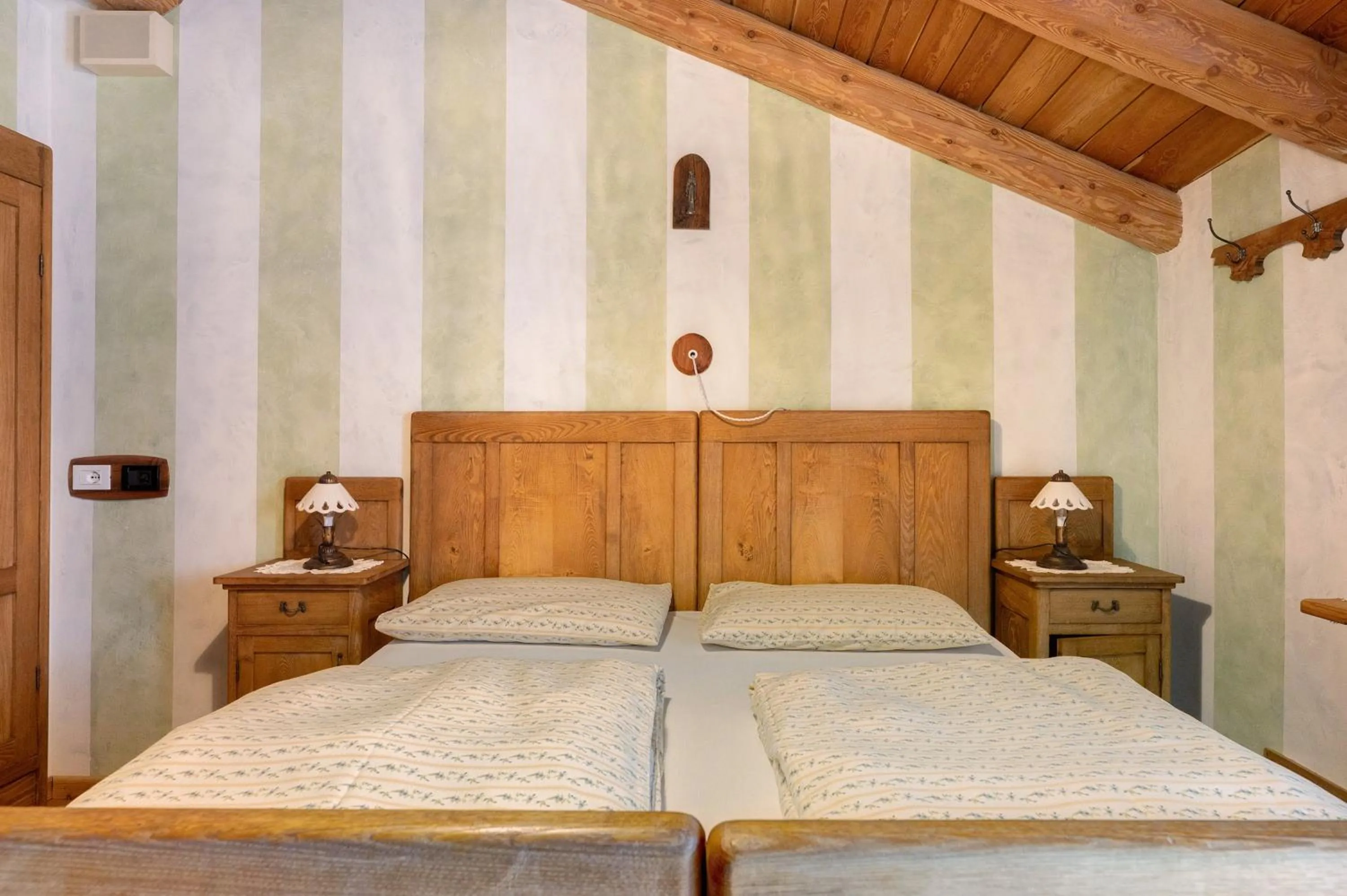 Property building, Bed in Agriturismo Alpenvidehof