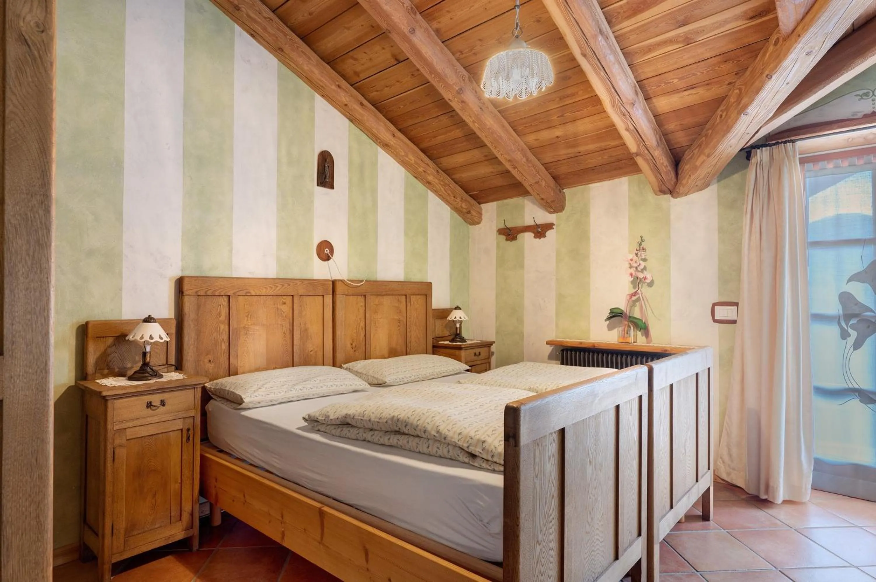 Property building, Bed in Agriturismo Alpenvidehof