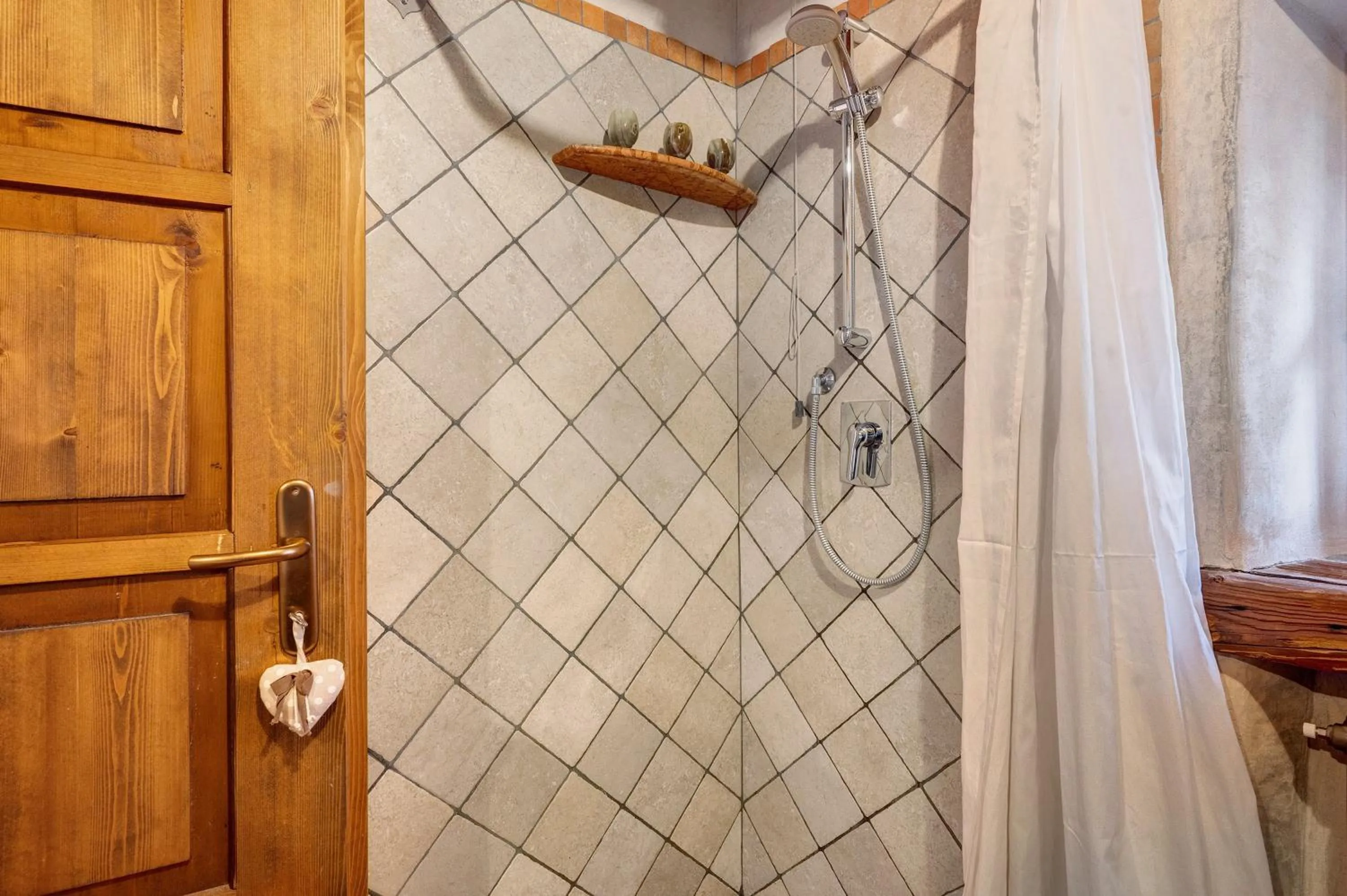 Bathroom in Agriturismo Alpenvidehof