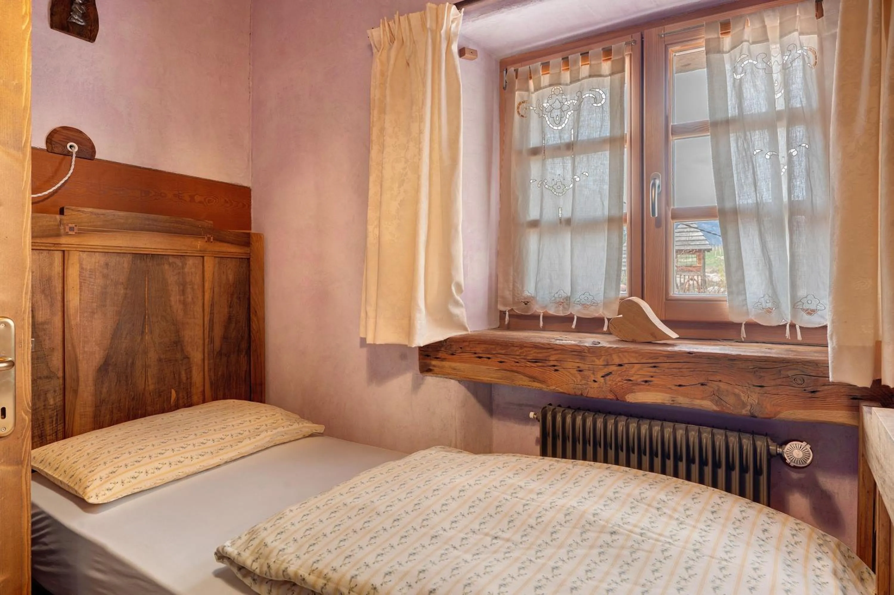 Property building, Bed in Agriturismo Alpenvidehof