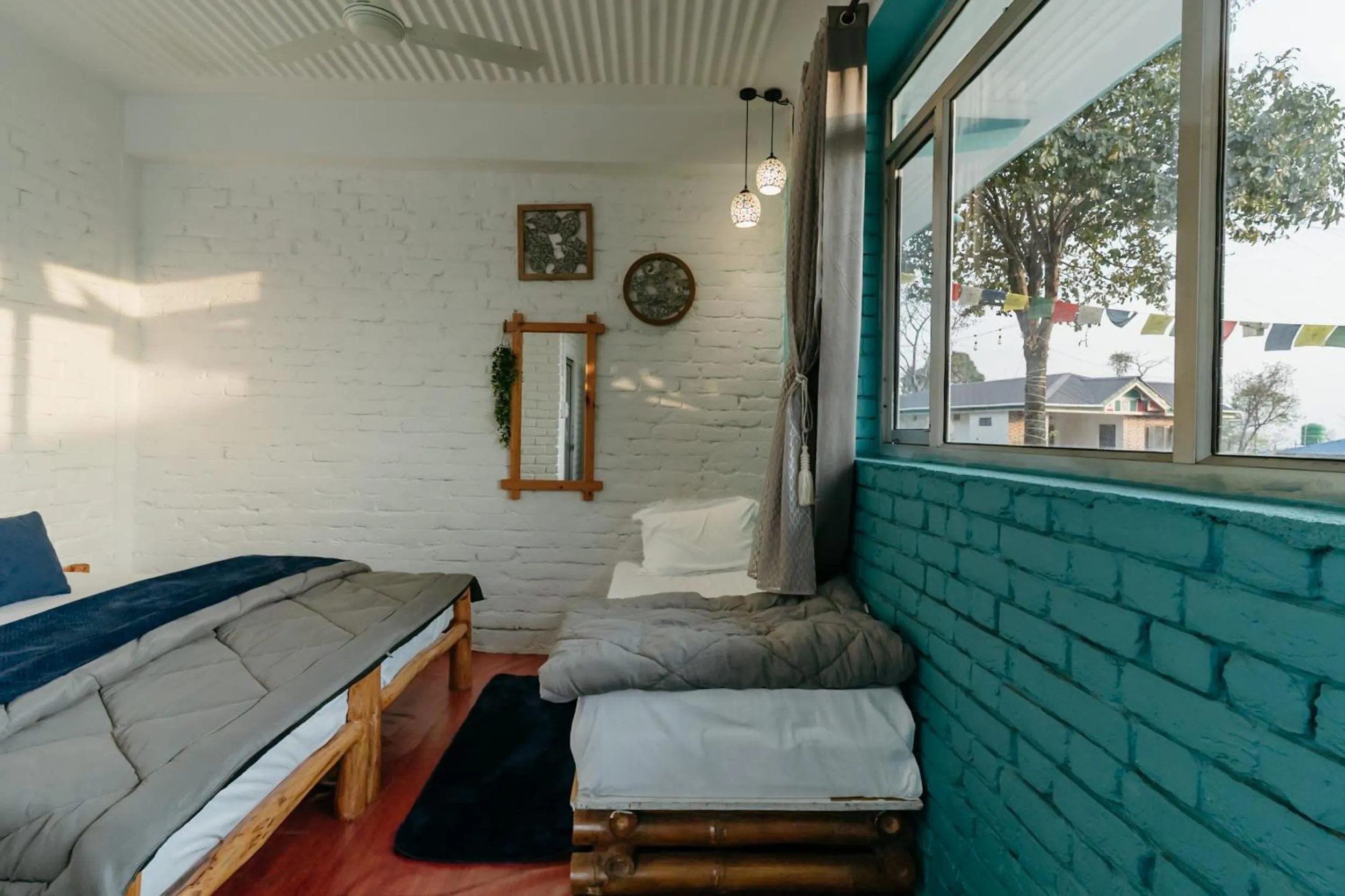 Photo of the whole room in The Hood