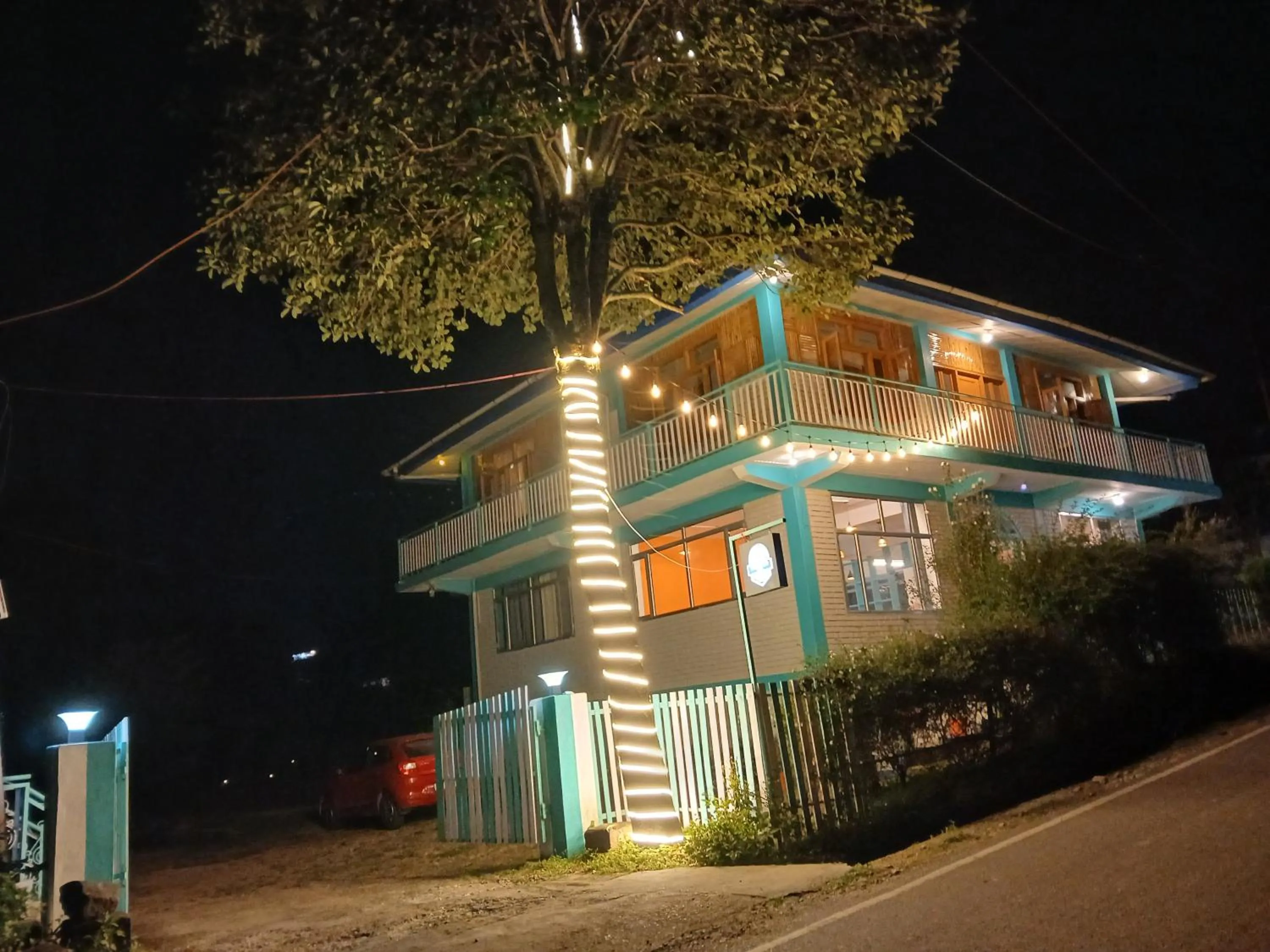 Facade/entrance in The Hood