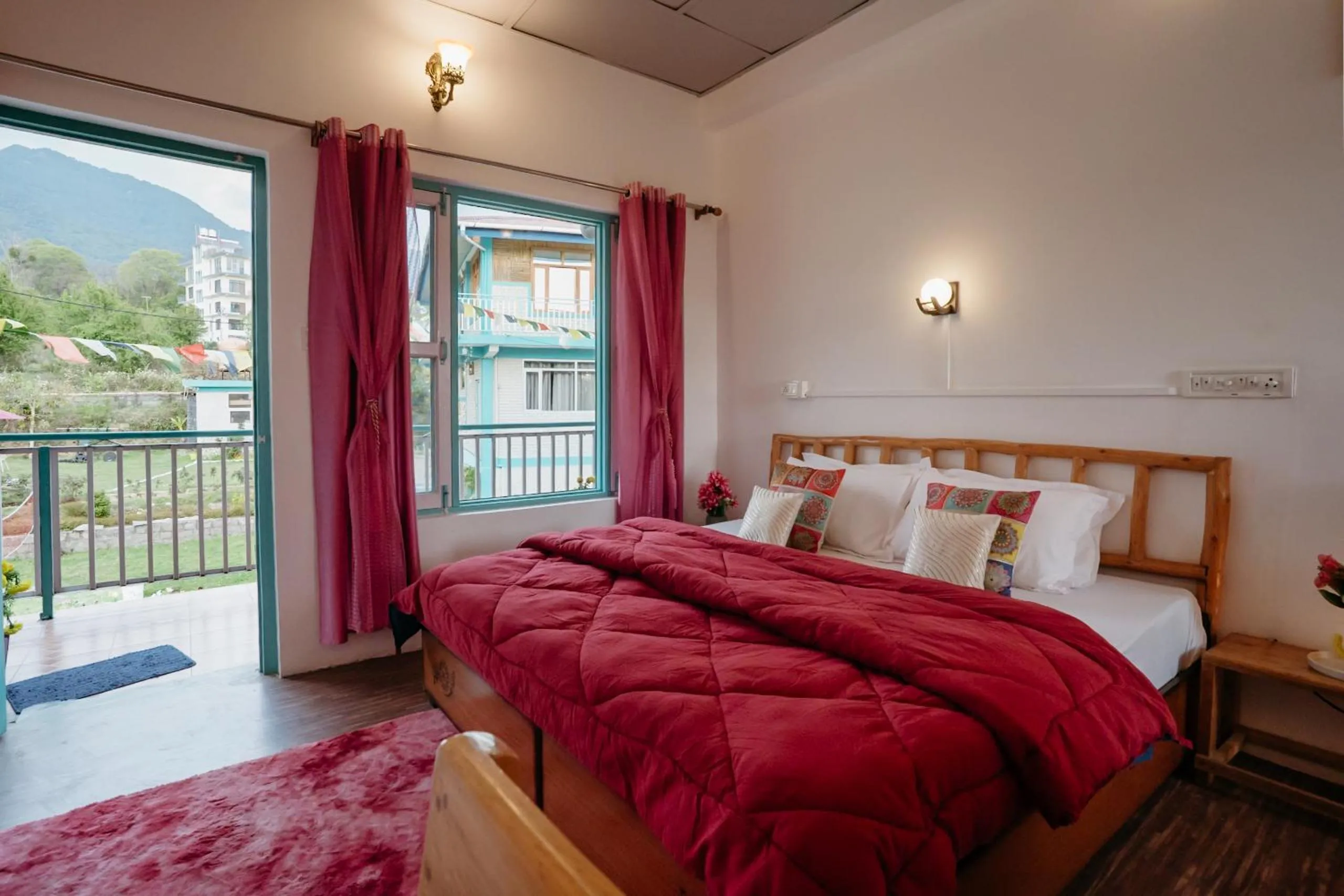 Photo of the whole room, Bed in The Hood