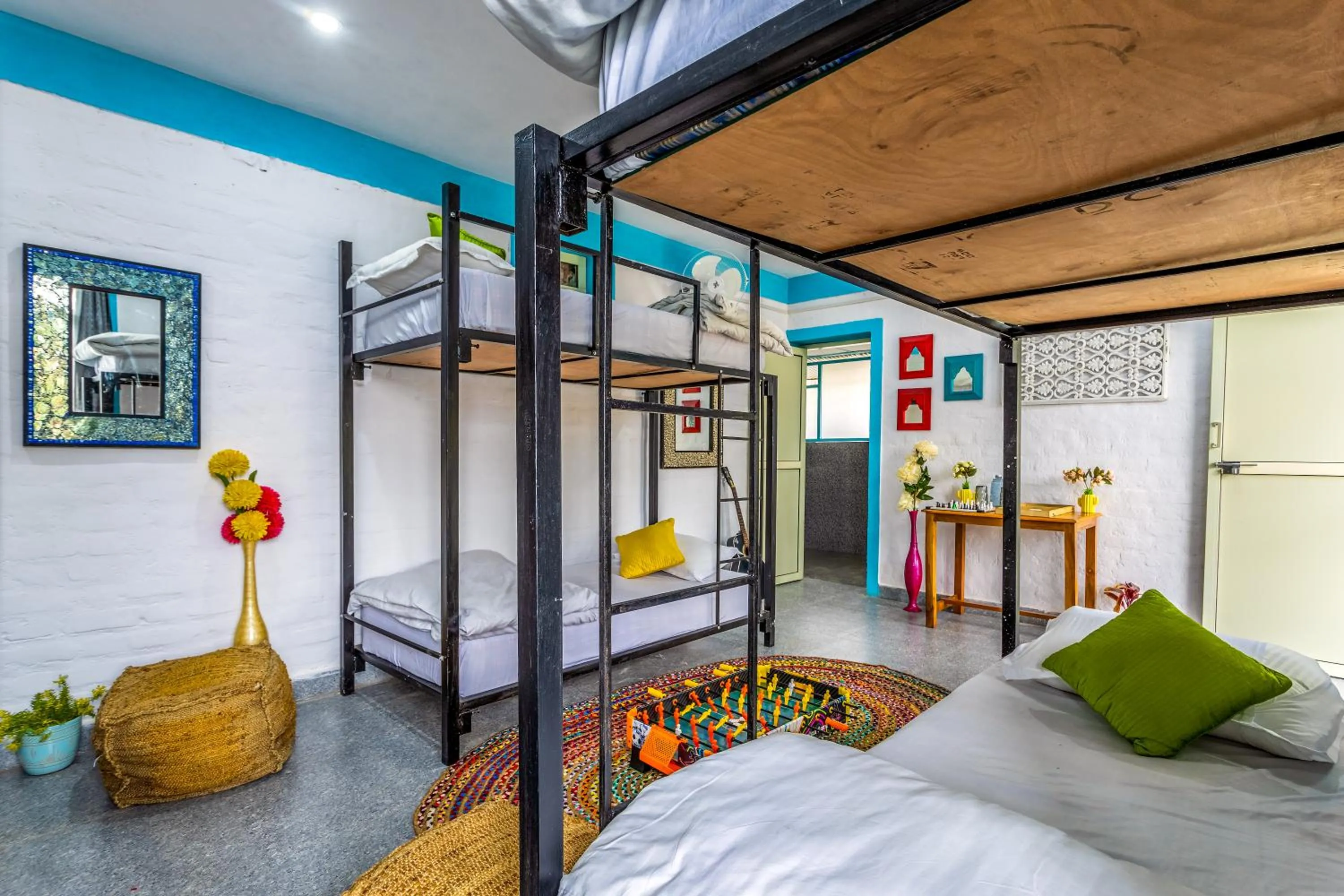 Bedroom, Bed in The Hood