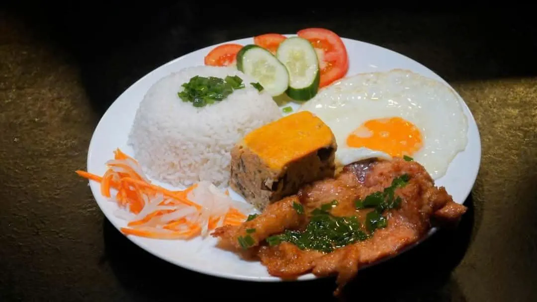 Food and drinks in THE RICE HOTEL Nong Thon Dai Viet 131 Bui Vien