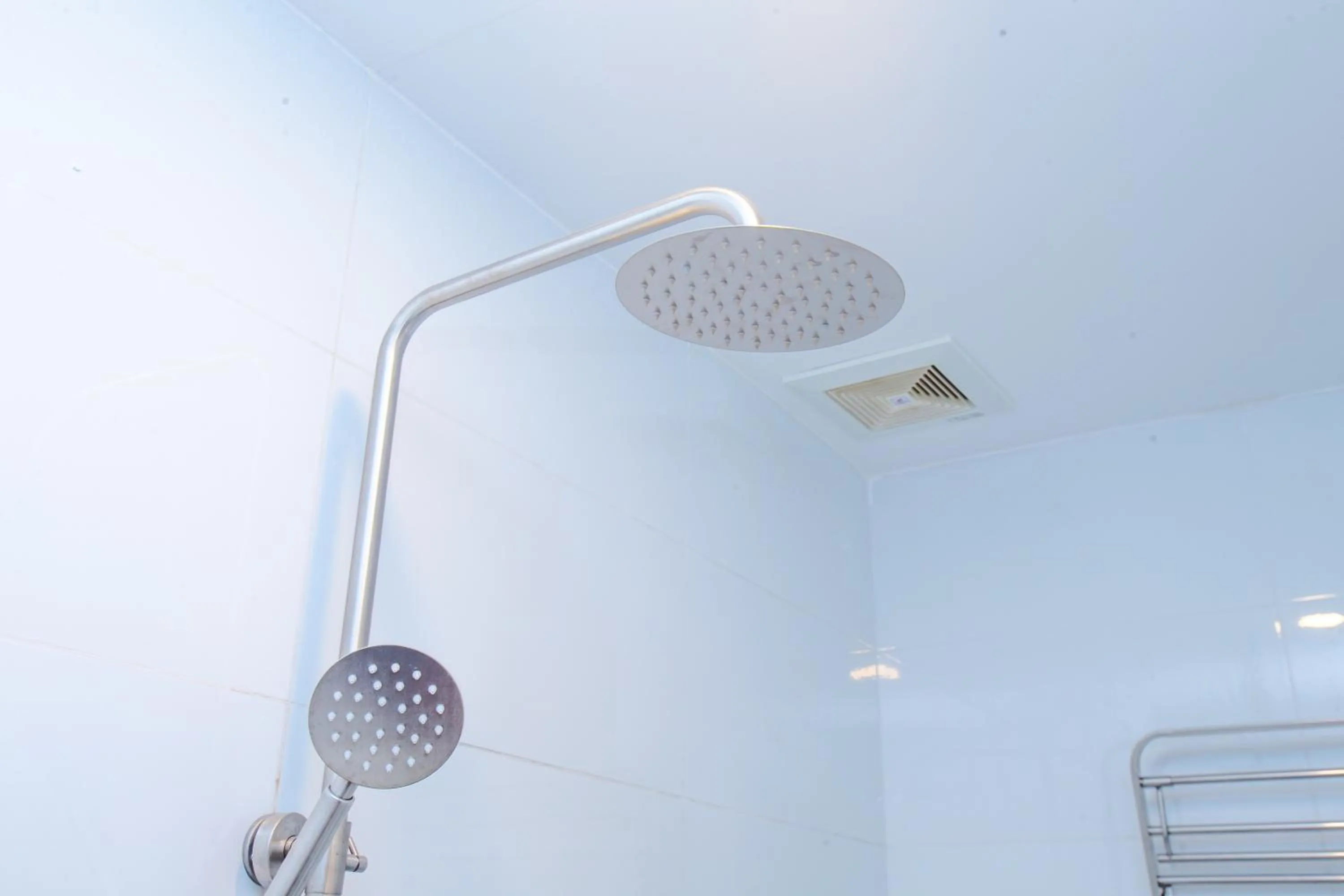 Shower in THE RICE HOTEL Nong Thon Dai Viet 131 Bui Vien