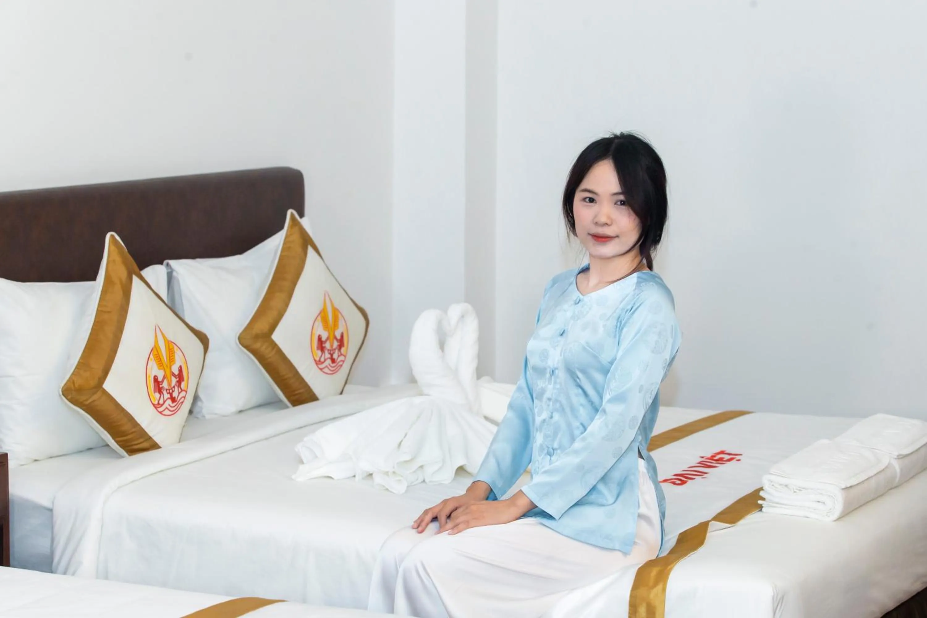 Staff, Bed in THE RICE HOTEL Nong Thon Dai Viet 131 Bui Vien