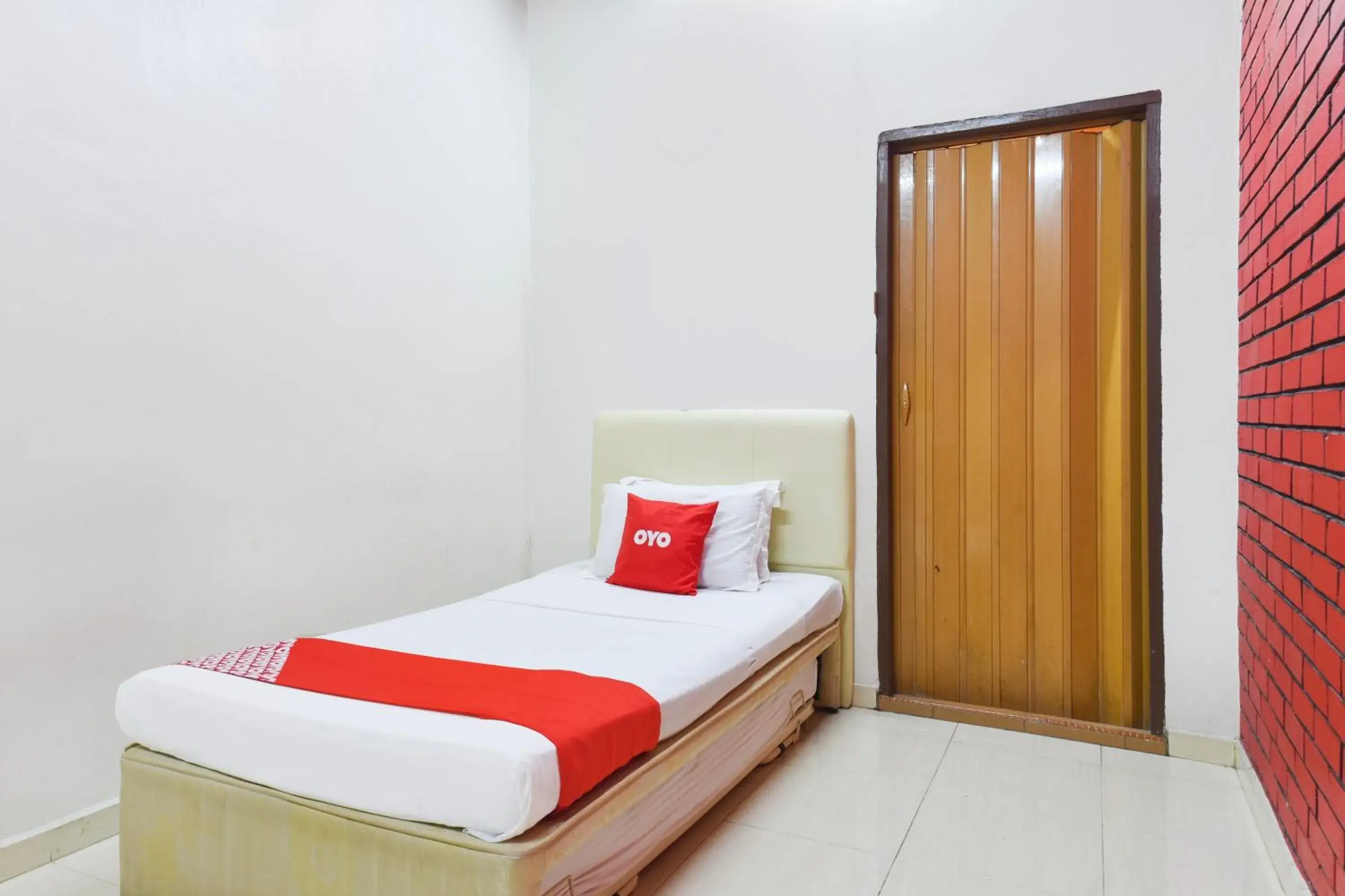 Bedroom in OYO 91052 Hotel Kenangan Bedroom in OYO 91052 Hotel Kenangan