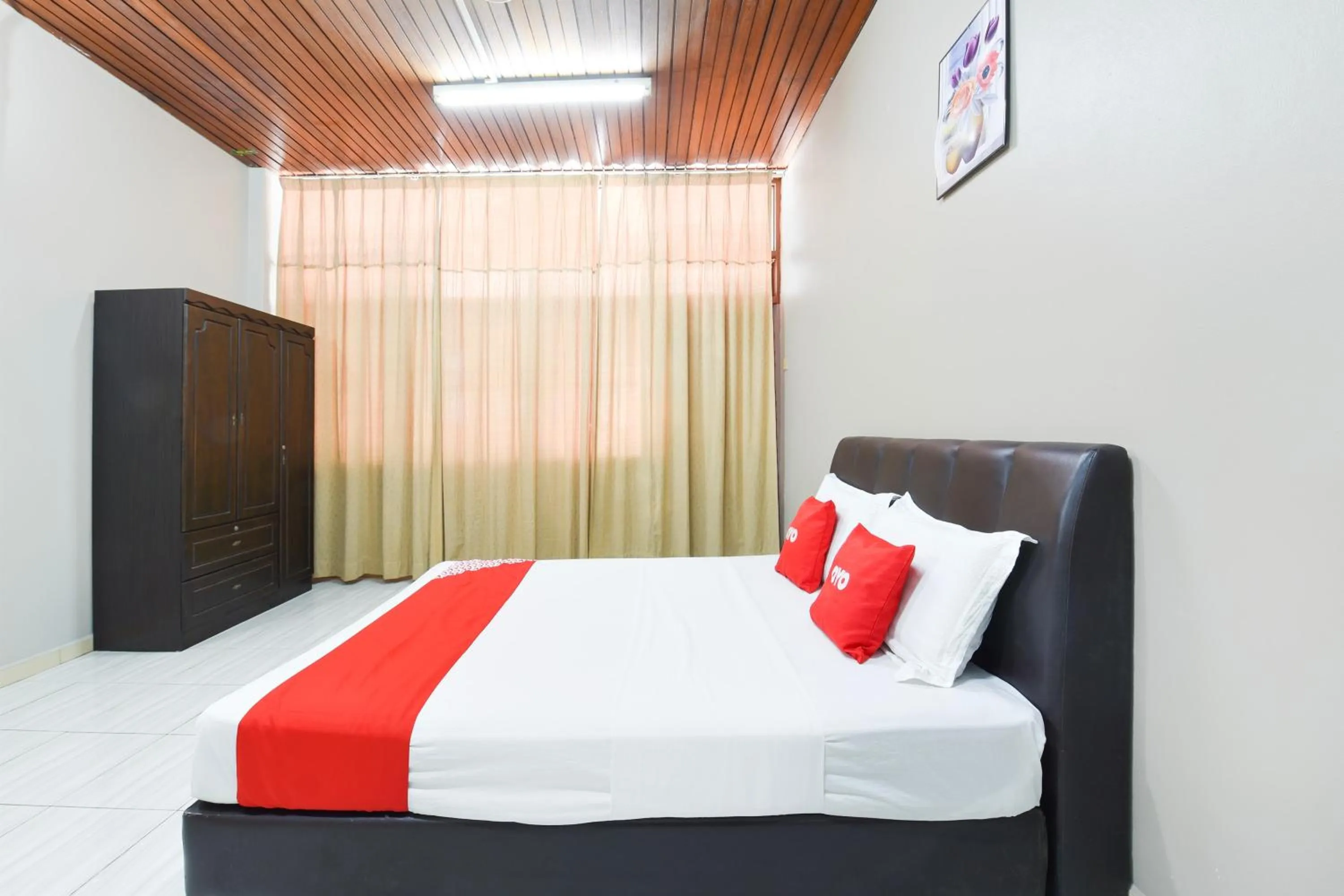 Bedroom in OYO 91052 Hotel Kenangan