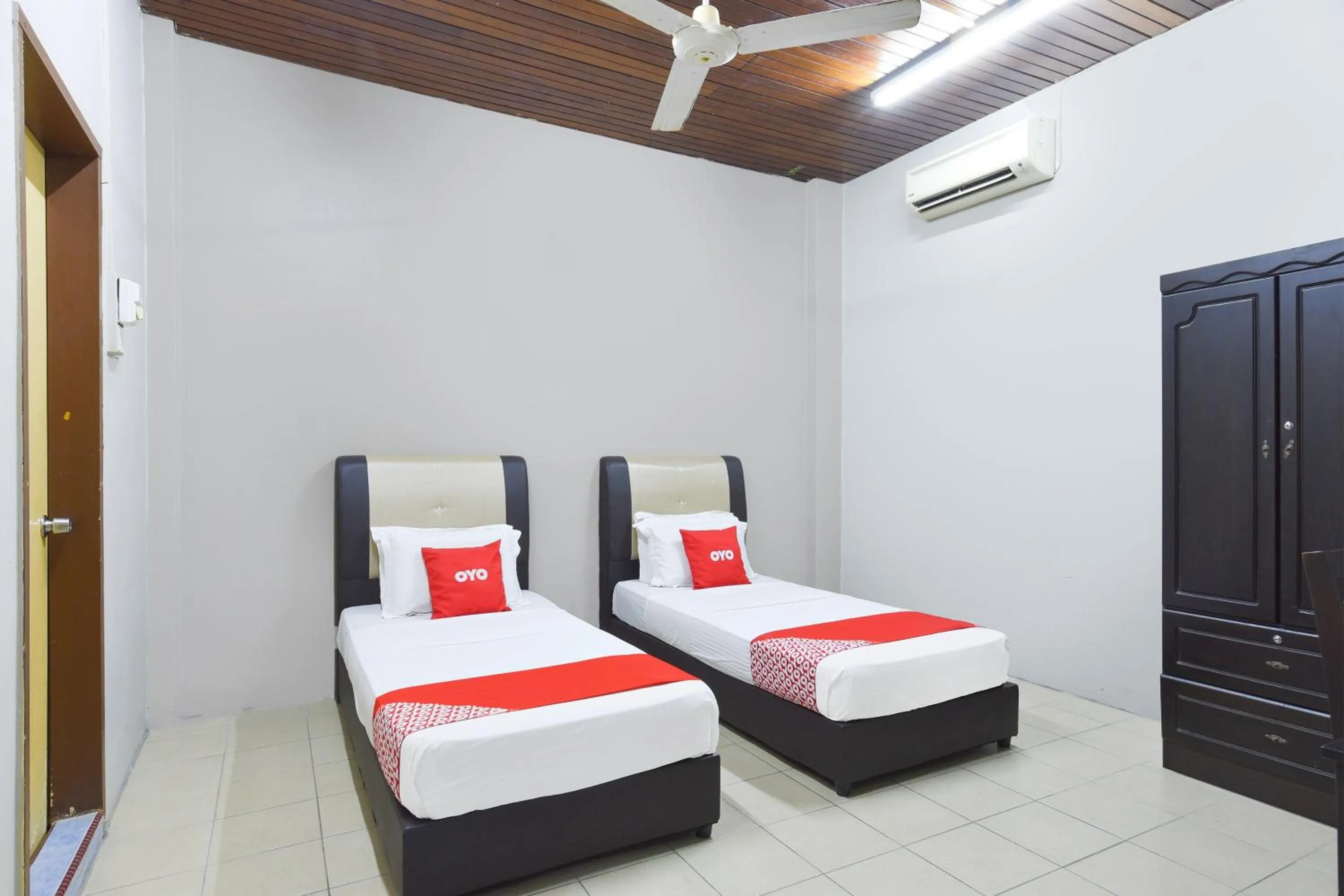 Bedroom in OYO 91052 Hotel Kenangan