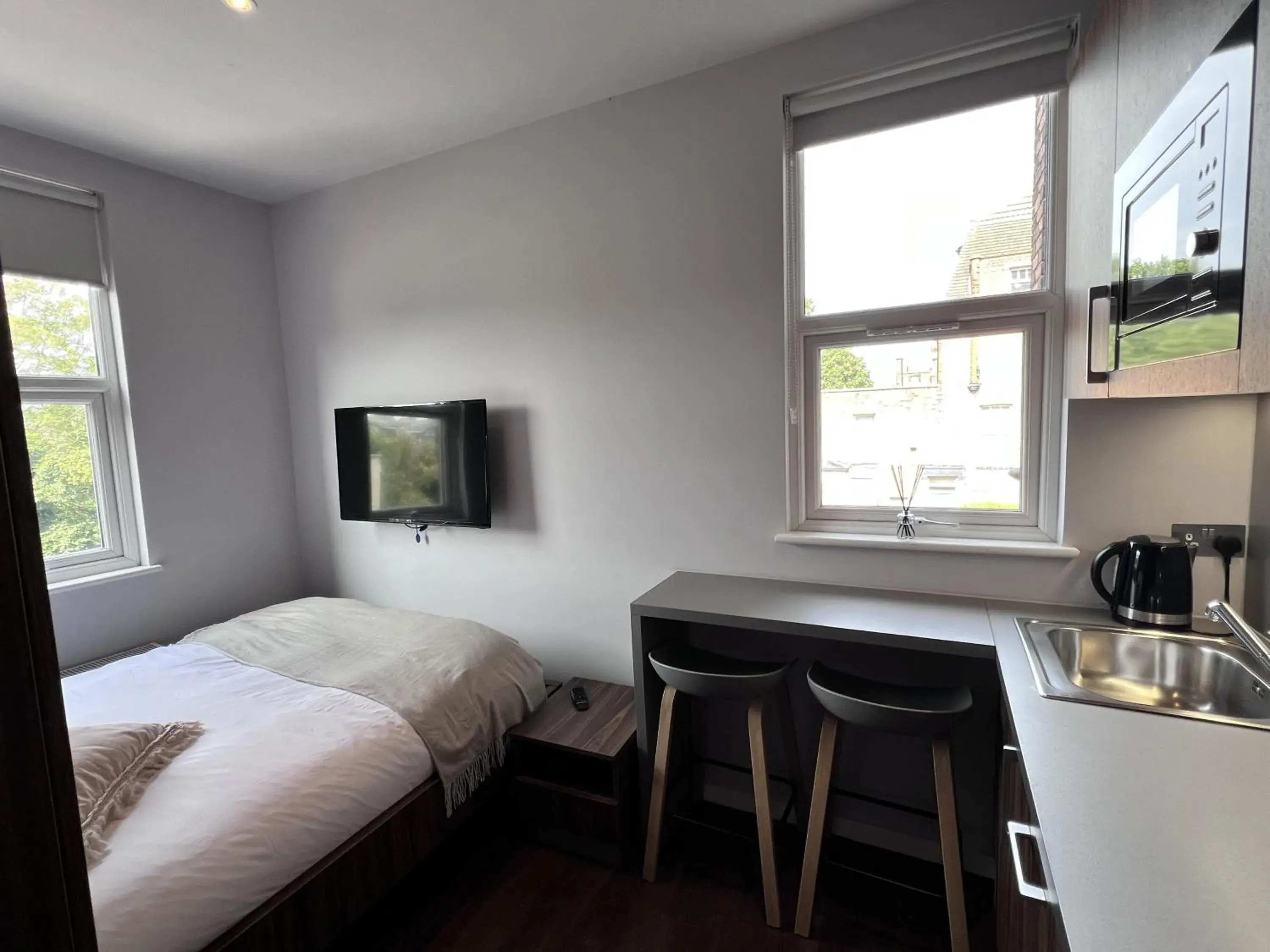 London Studio Retreat - Colney Hatch Lane London Studio Retreat - Colney Hatch Lane