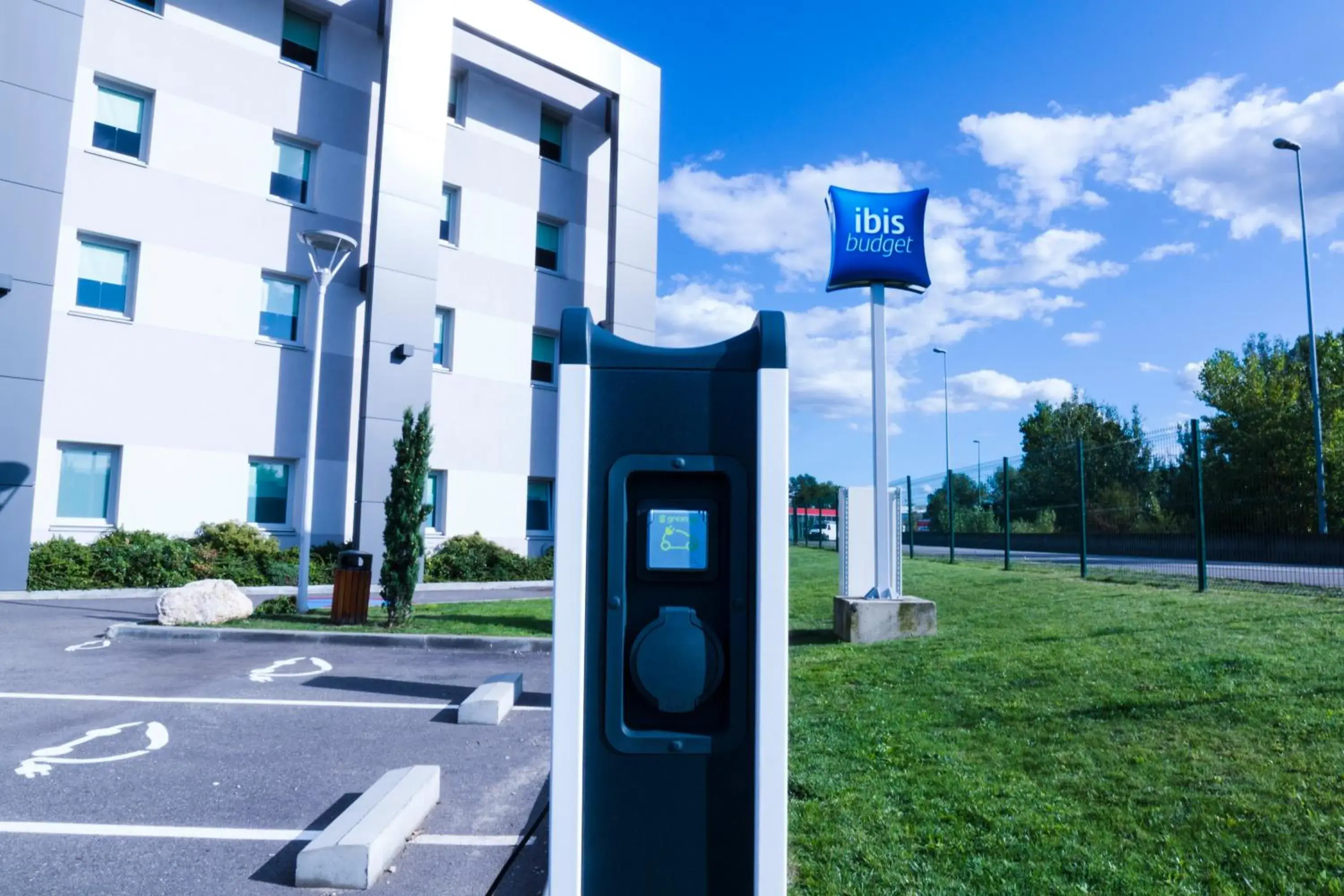 Facade/entrance in Ibis Budget Valence Sud Facade/entrance in Ibis Budget Valence Sud