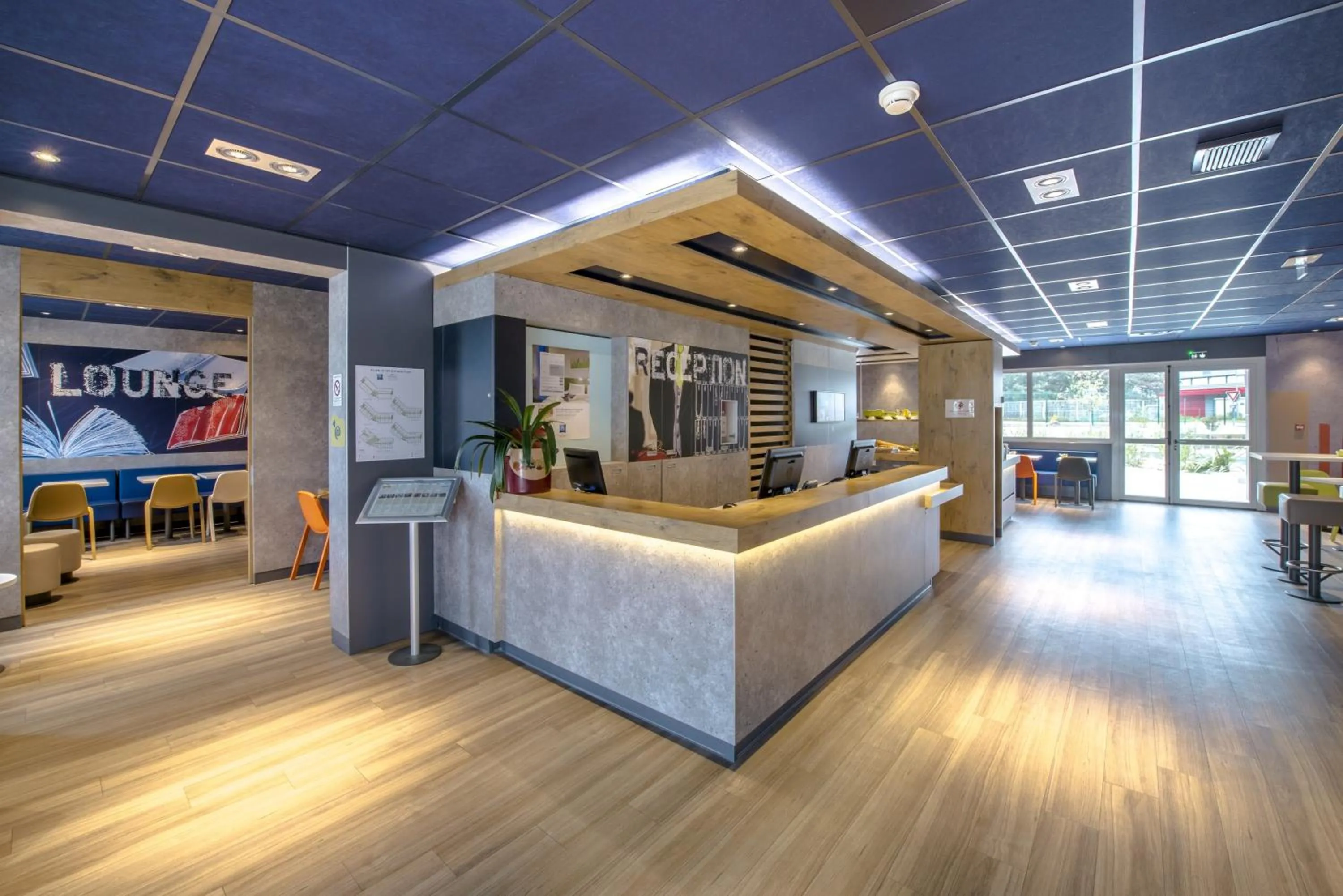 Lobby or reception in Ibis Budget Valence Sud