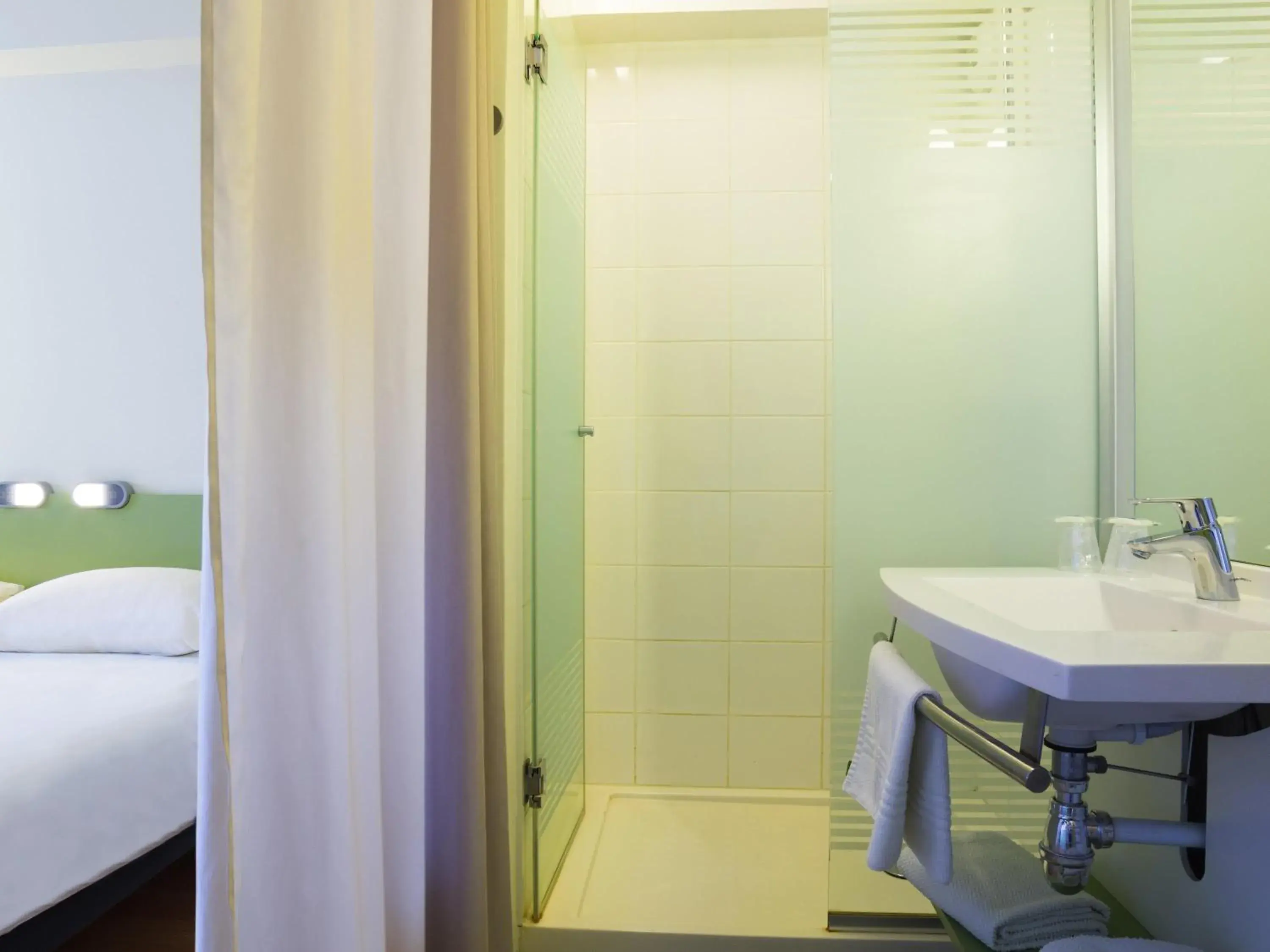 Bedroom, Bed in Ibis Budget Valence Sud Bedroom, Bed in Ibis Budget Valence Sud