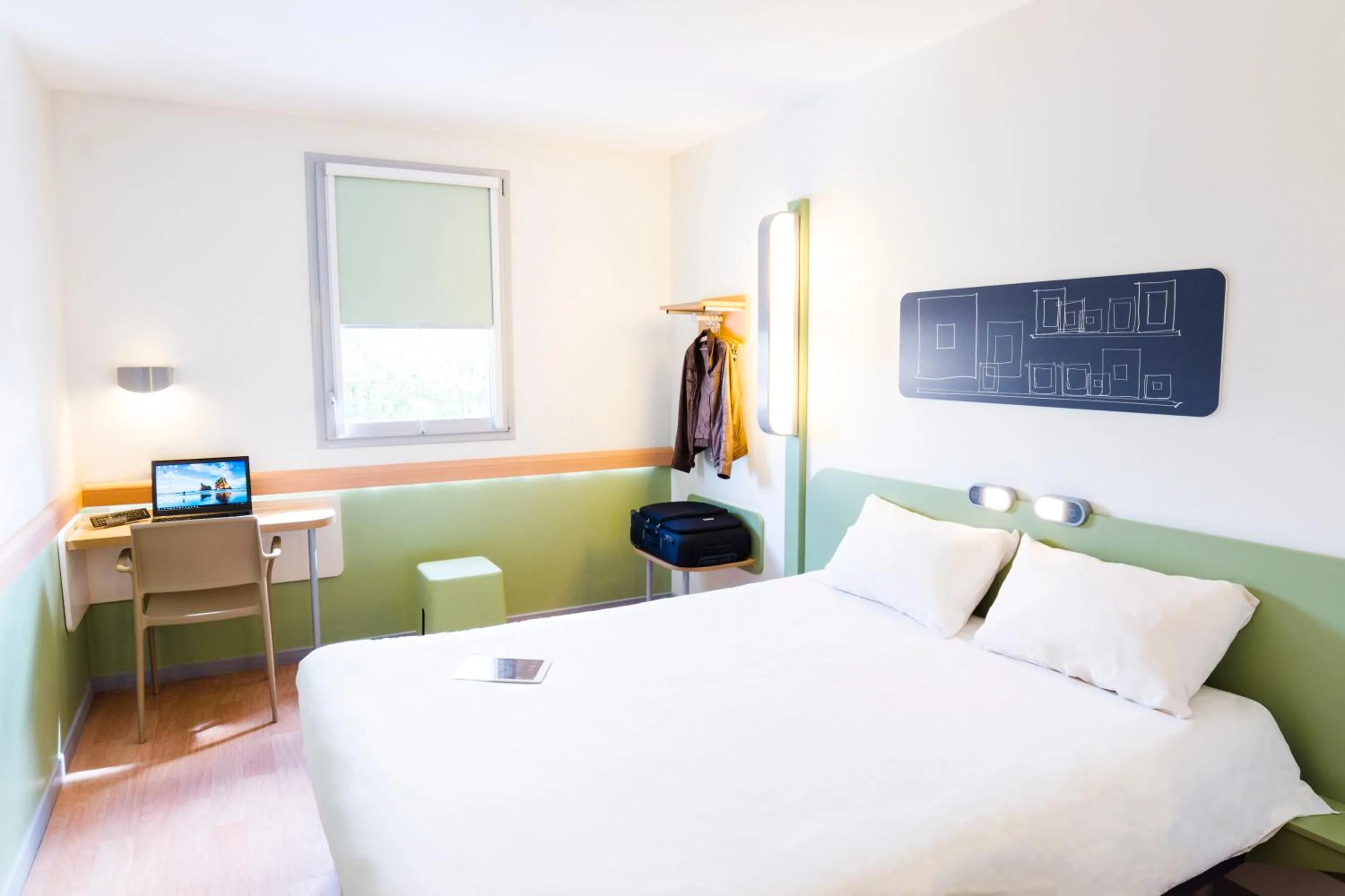 Bed in Ibis Budget Valence Sud