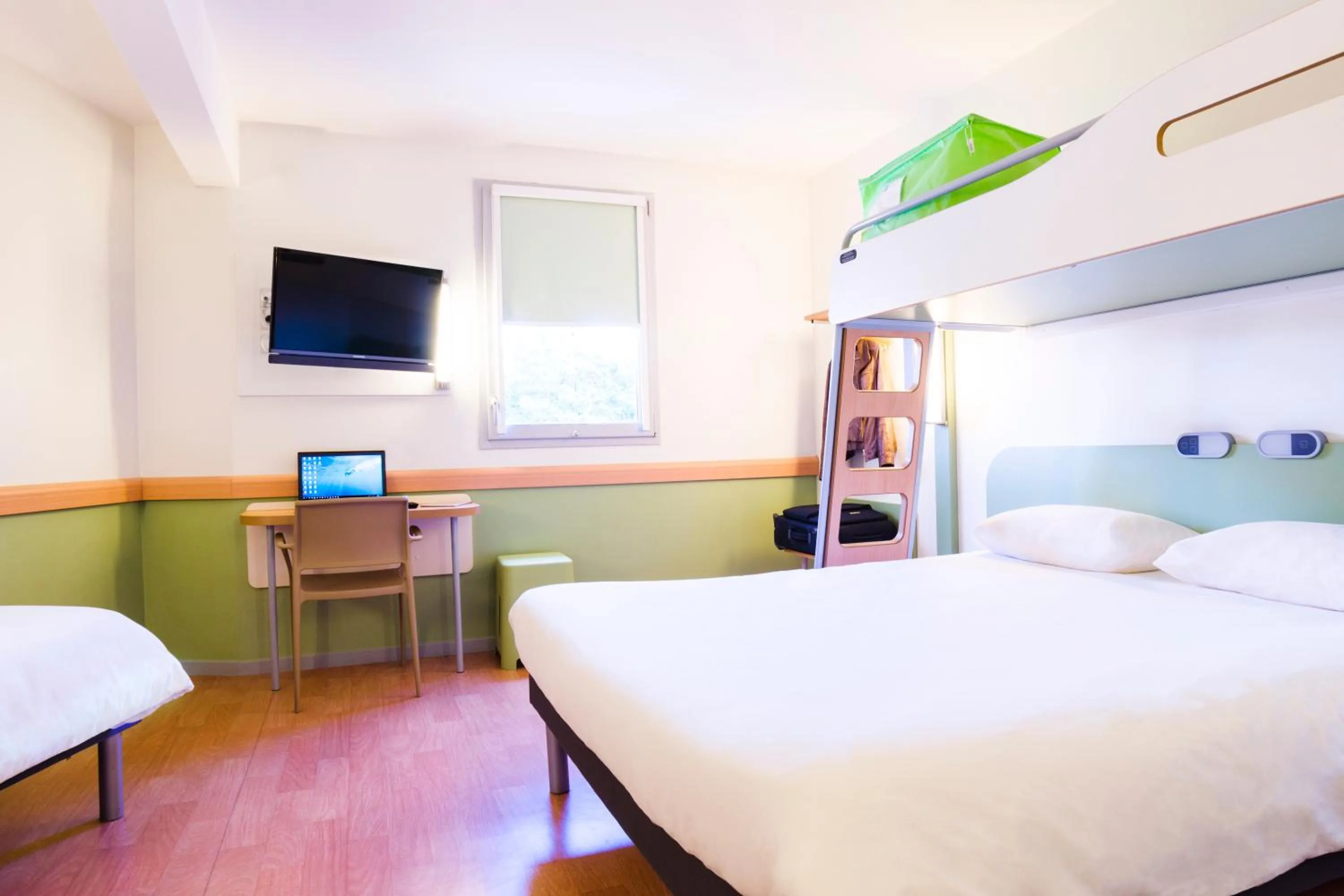 Bed in Ibis Budget Valence Sud