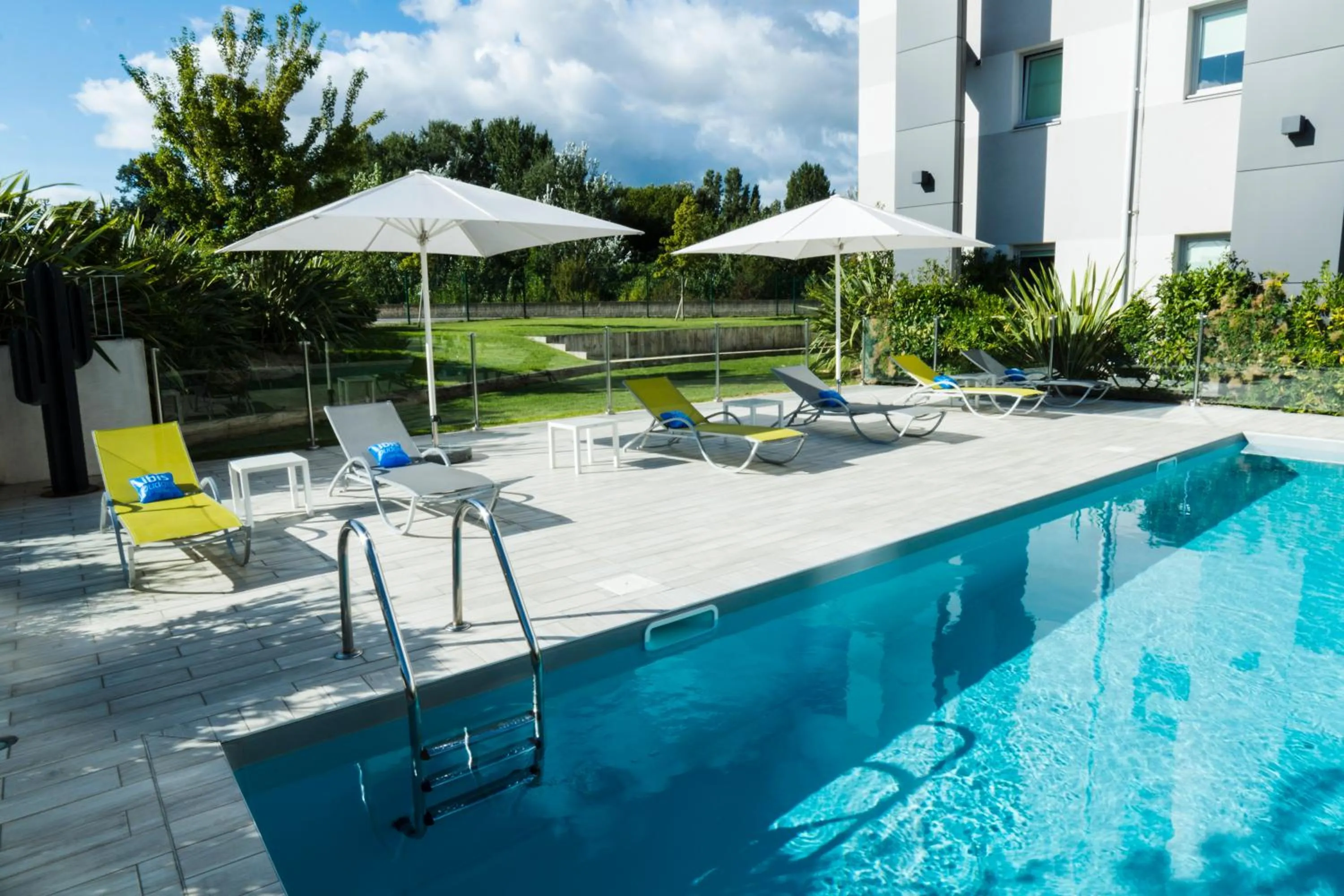 Patio in Ibis Budget Valence Sud