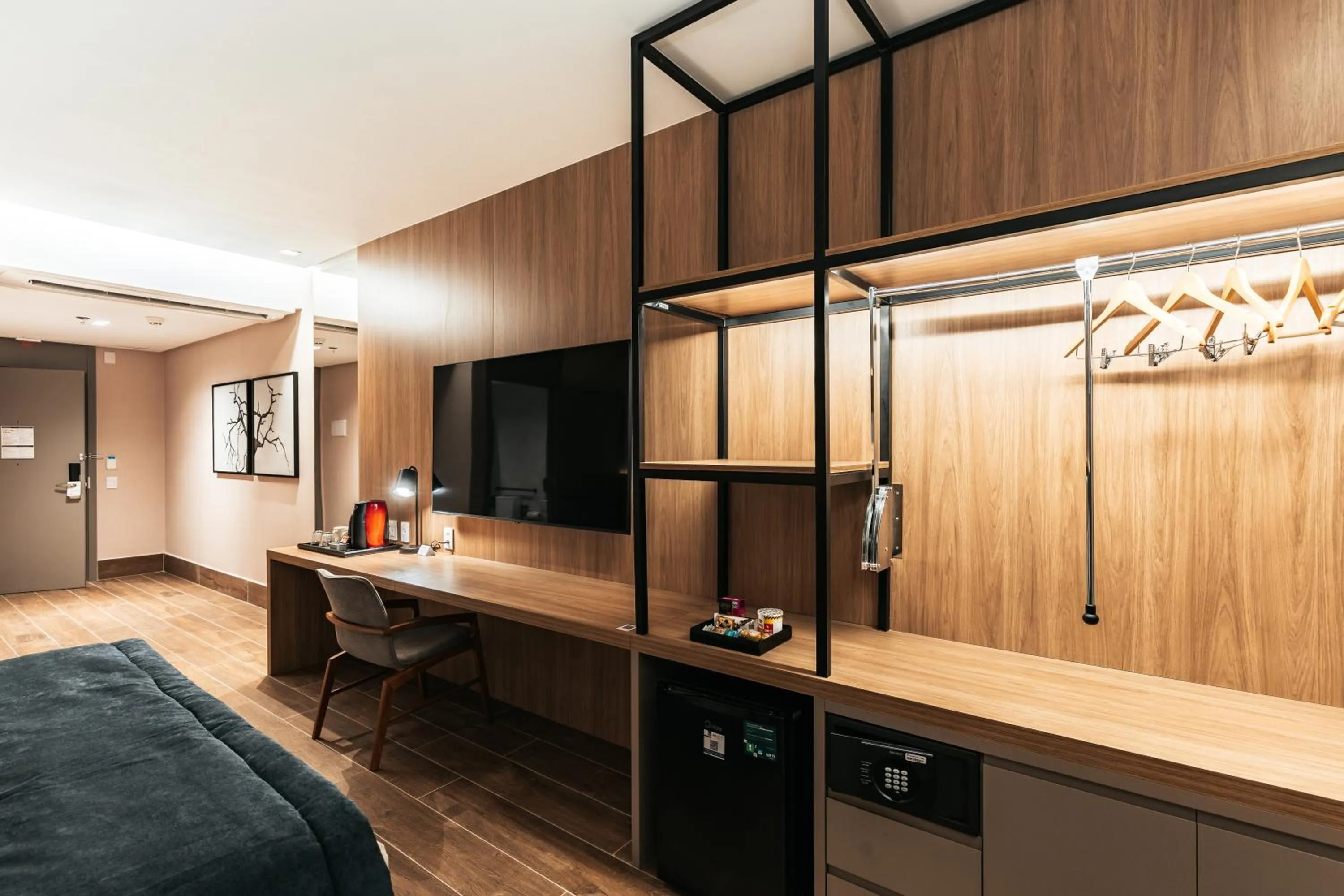 TV and multimedia in WTC Goiânia Stay & Hotel by Atlantica