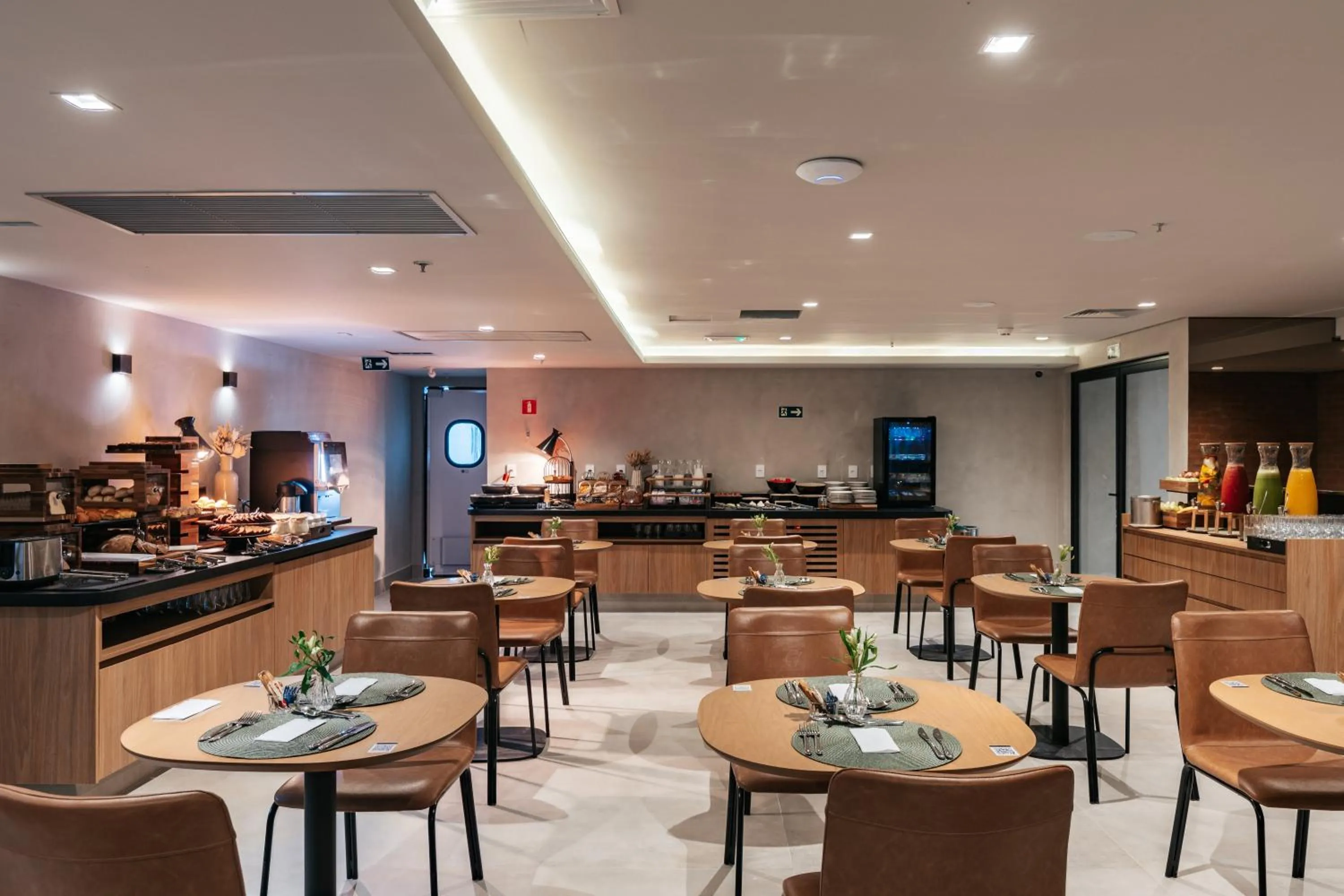 Restaurant/places to eat in WTC Goiânia Stay & Hotel by Atlantica