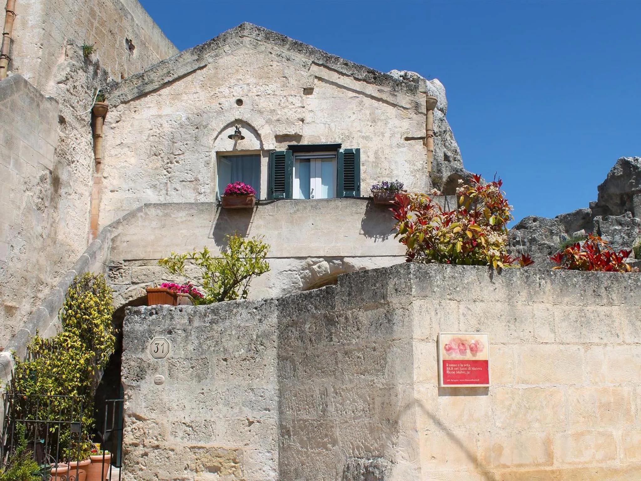 Facade/entrance in Il Sasso e la Seta