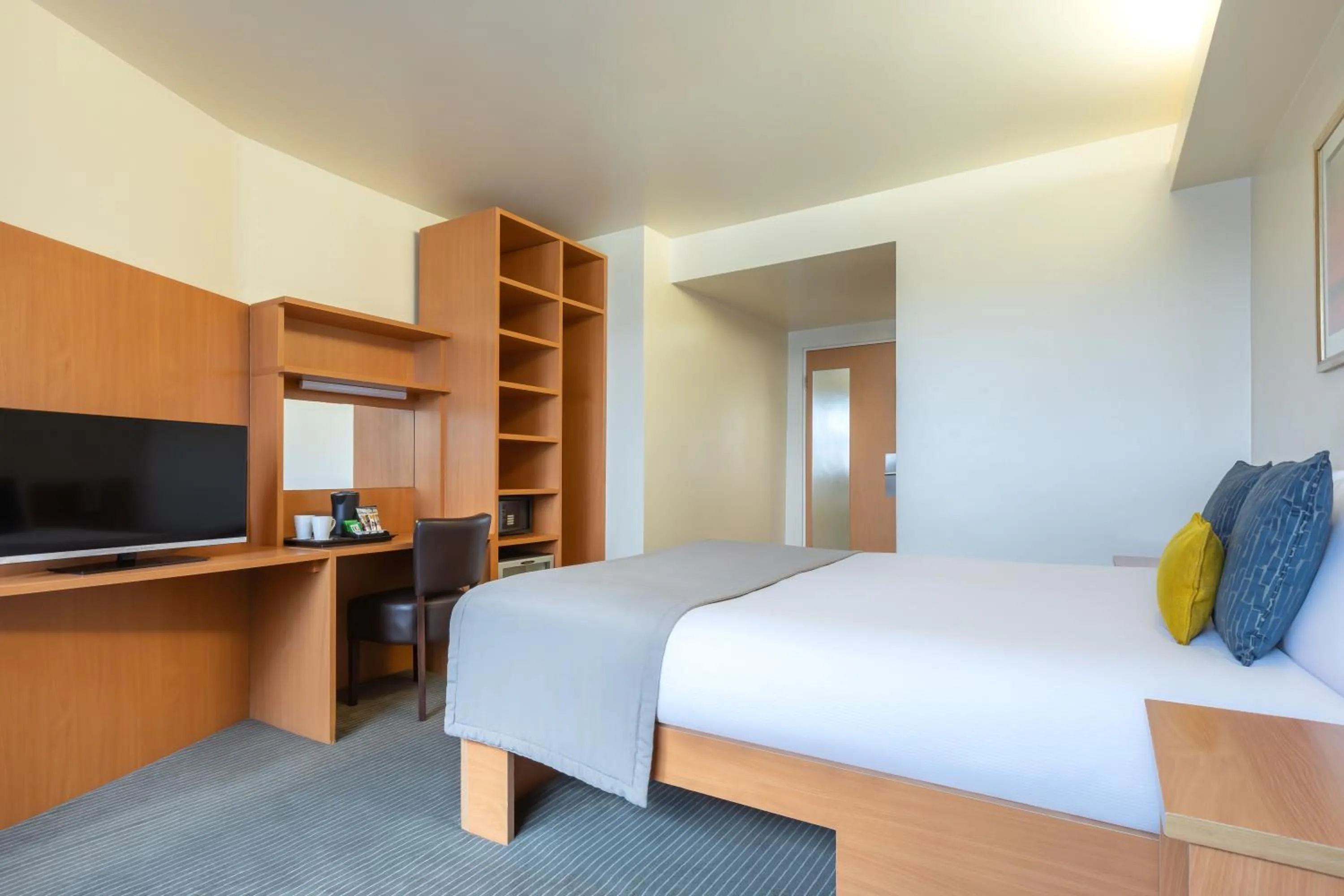 TV and multimedia, Bed in STG Hotel Oxford Street - formerly St Giles London Hotel