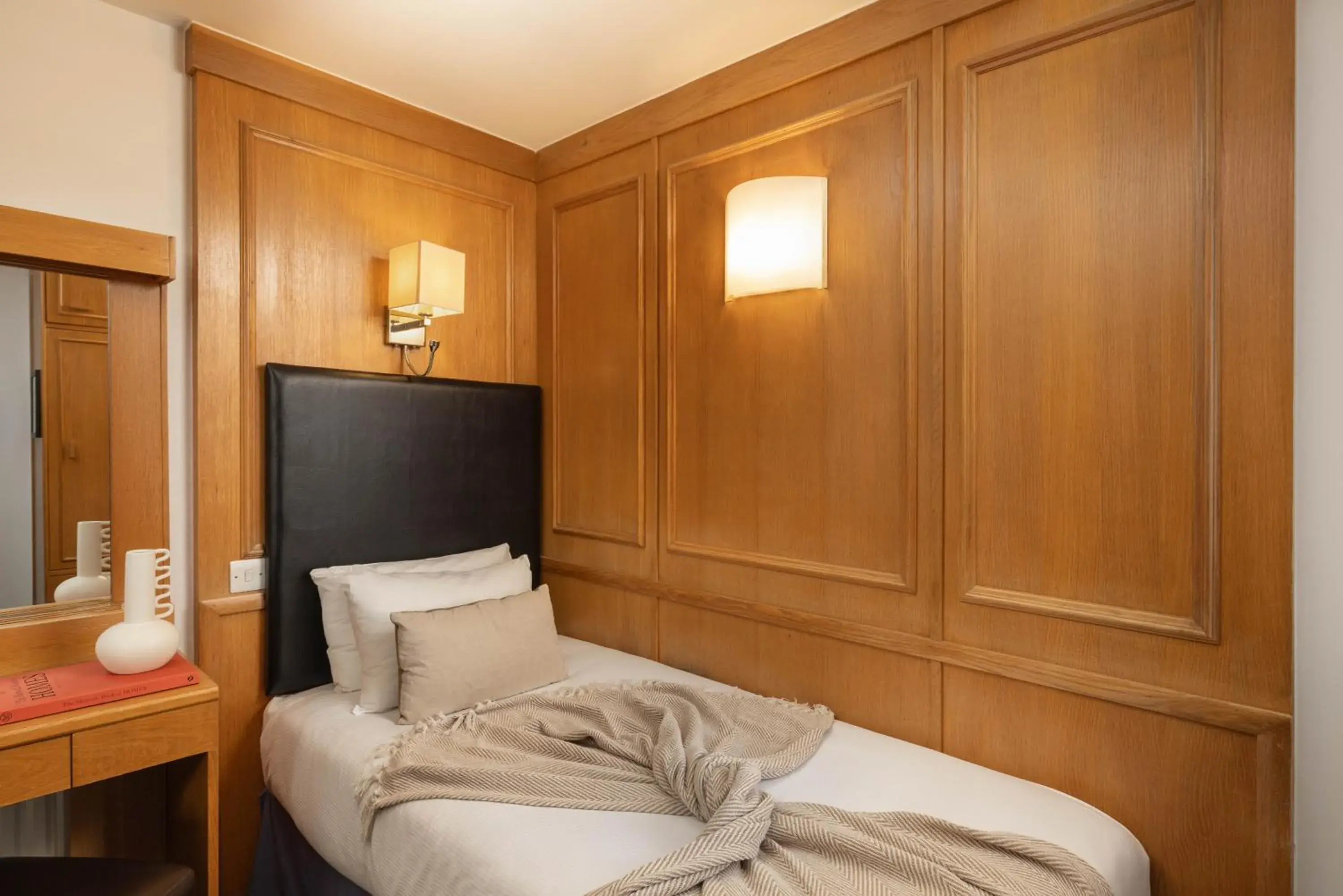Classic Single Room in St Giles London – A St Giles Hotel Classic Single Room in St Giles London – A St Giles Hotel