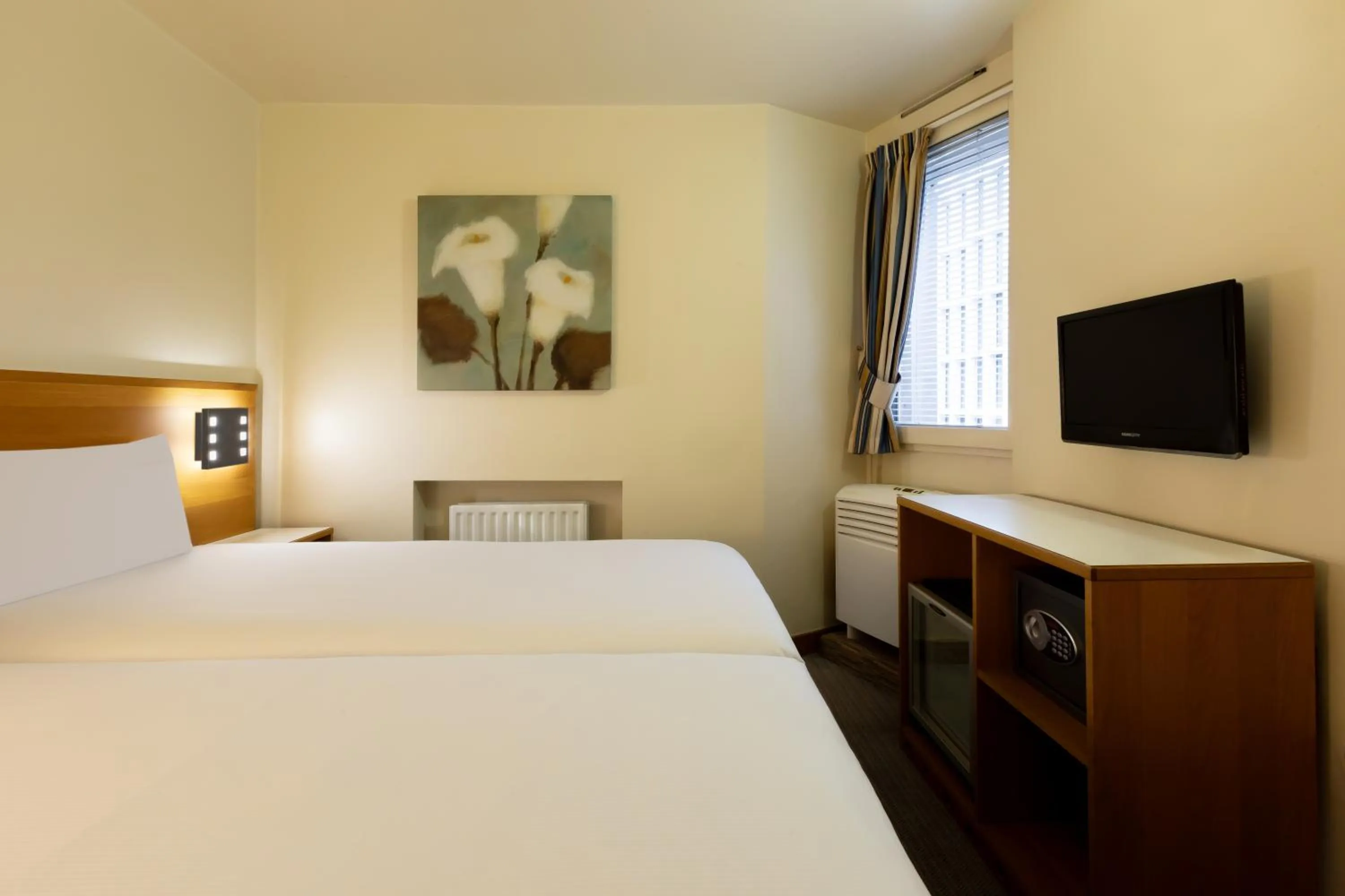 Bed in STG Hotel Oxford Street - formerly St Giles London Hotel