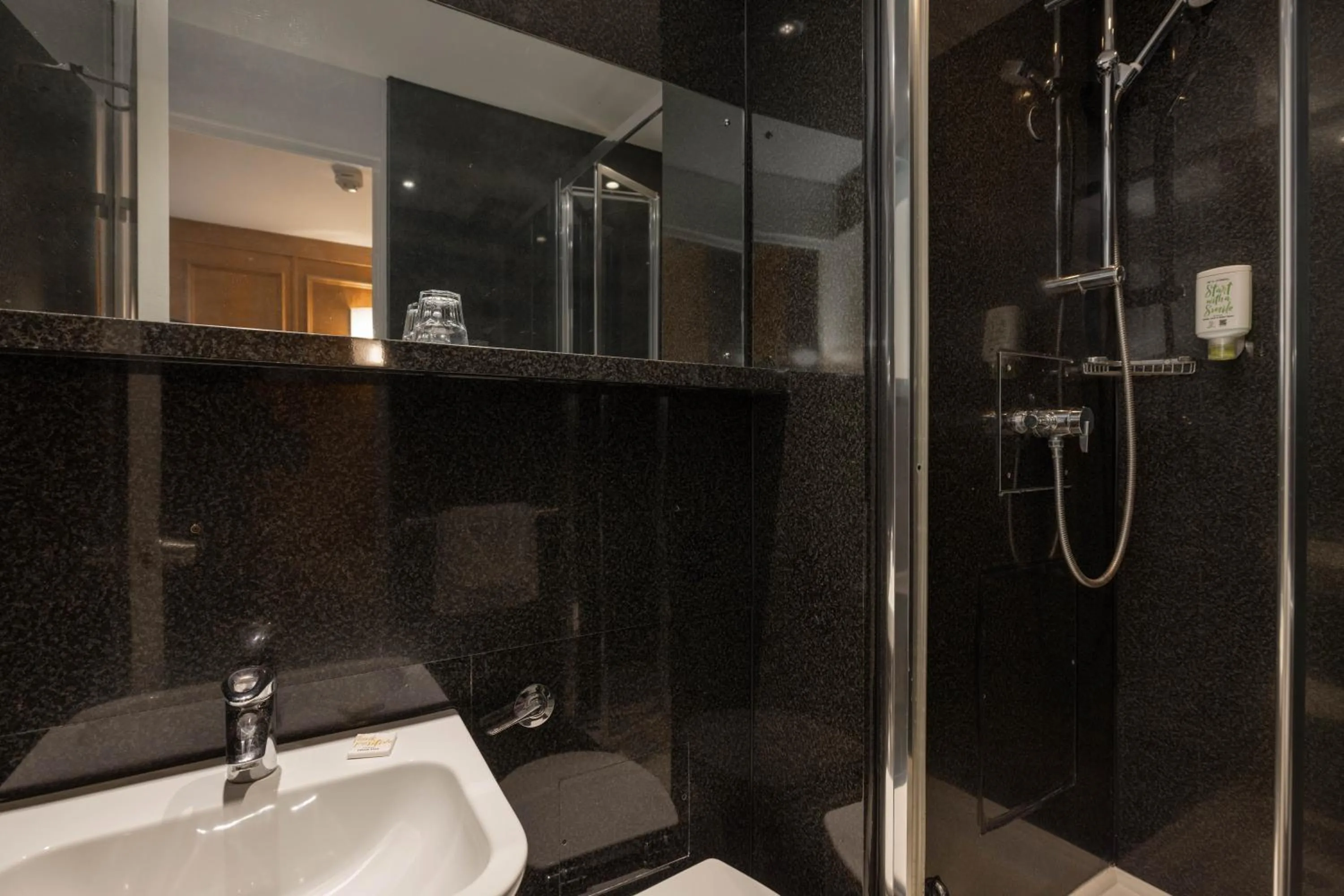 Bathroom in St Giles London – A St Giles Hotel