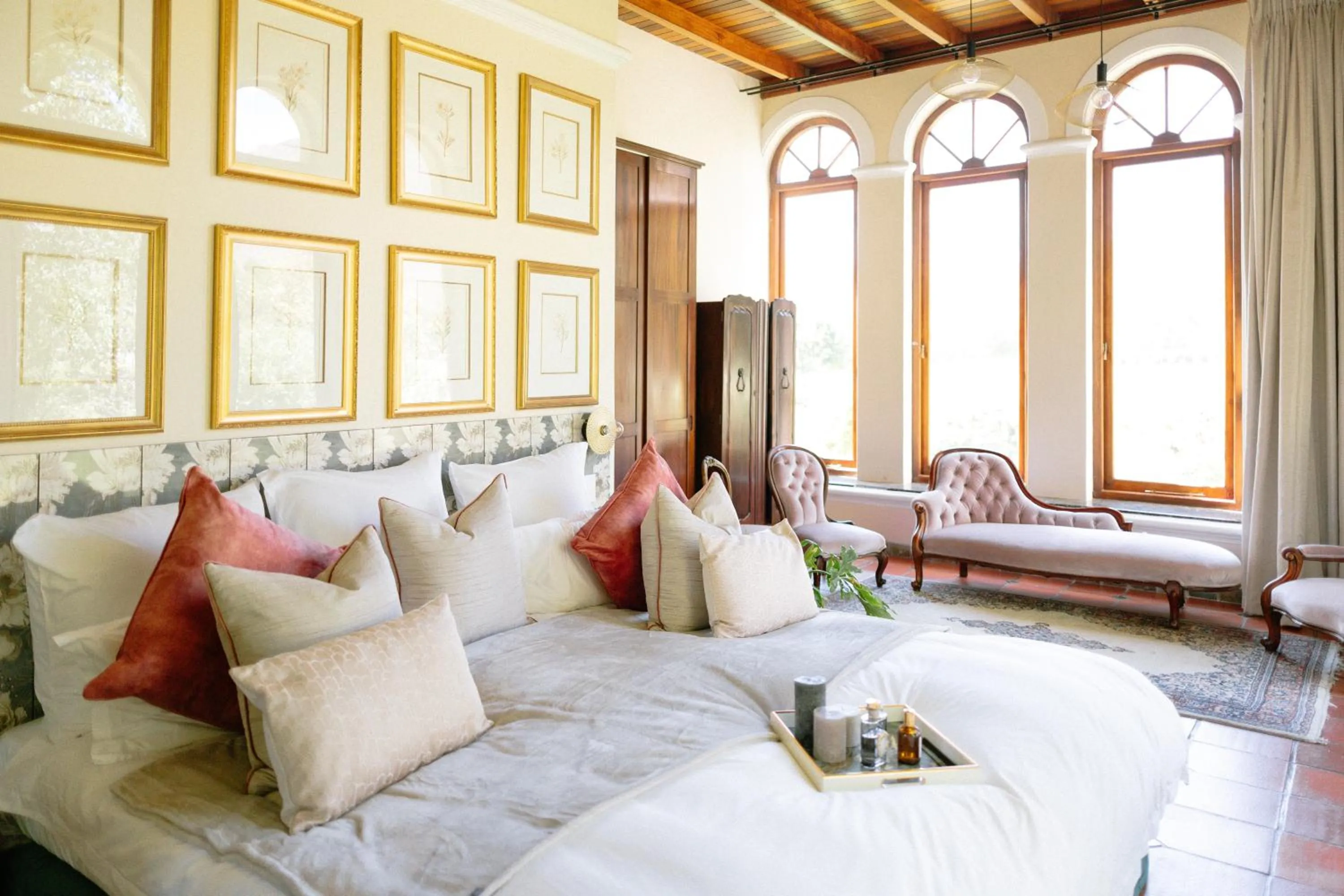 Bed in Manor House at La Roche Estate - Franschhoek