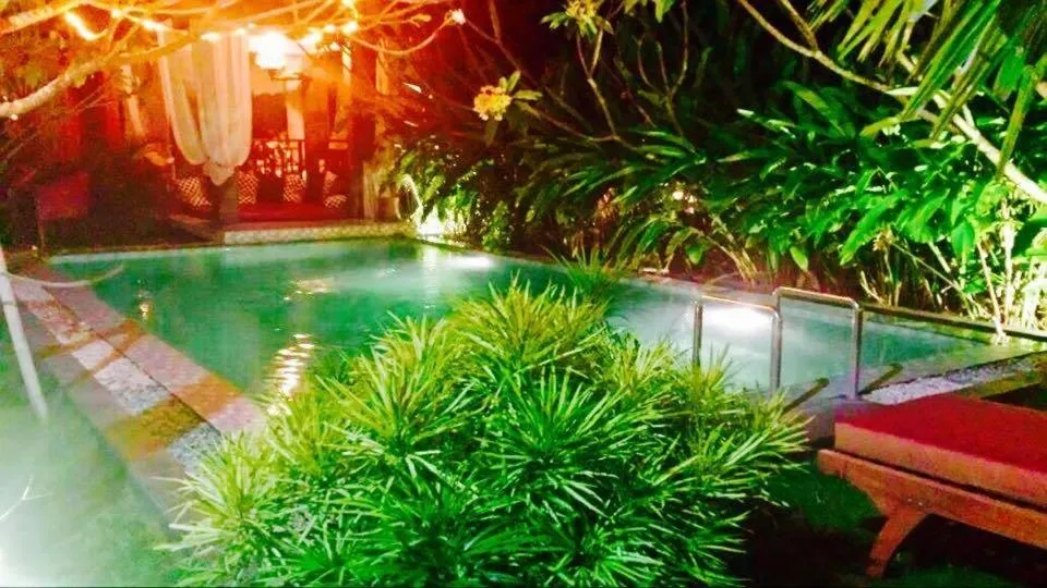 Pool view in Rosseno Villa