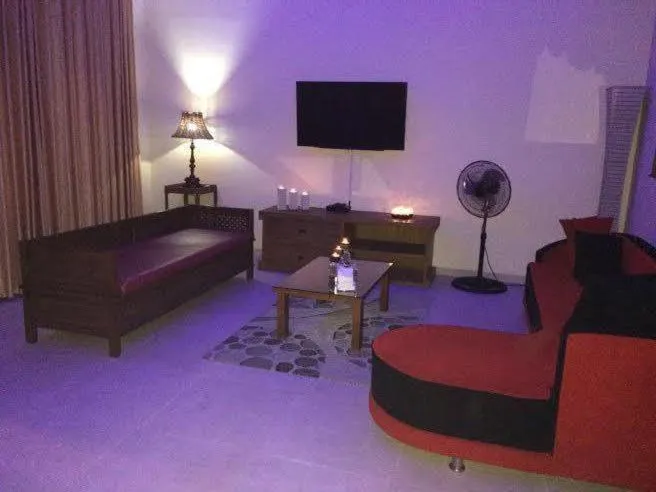 Living room, Bed in Rosseno Villa