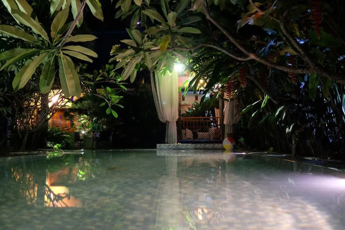 Swimming pool in Rosseno Villa