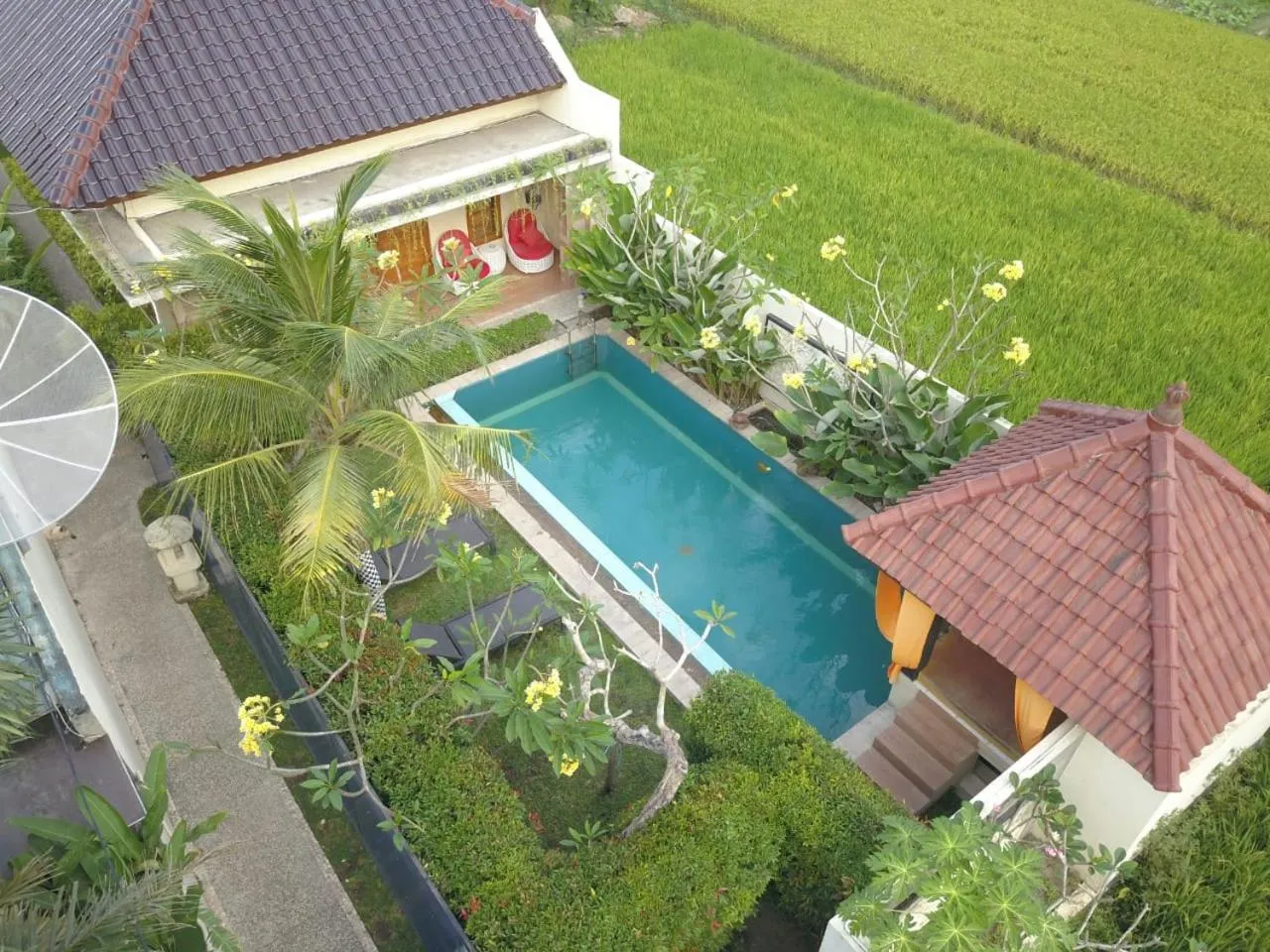Property building in Rosseno Villa
