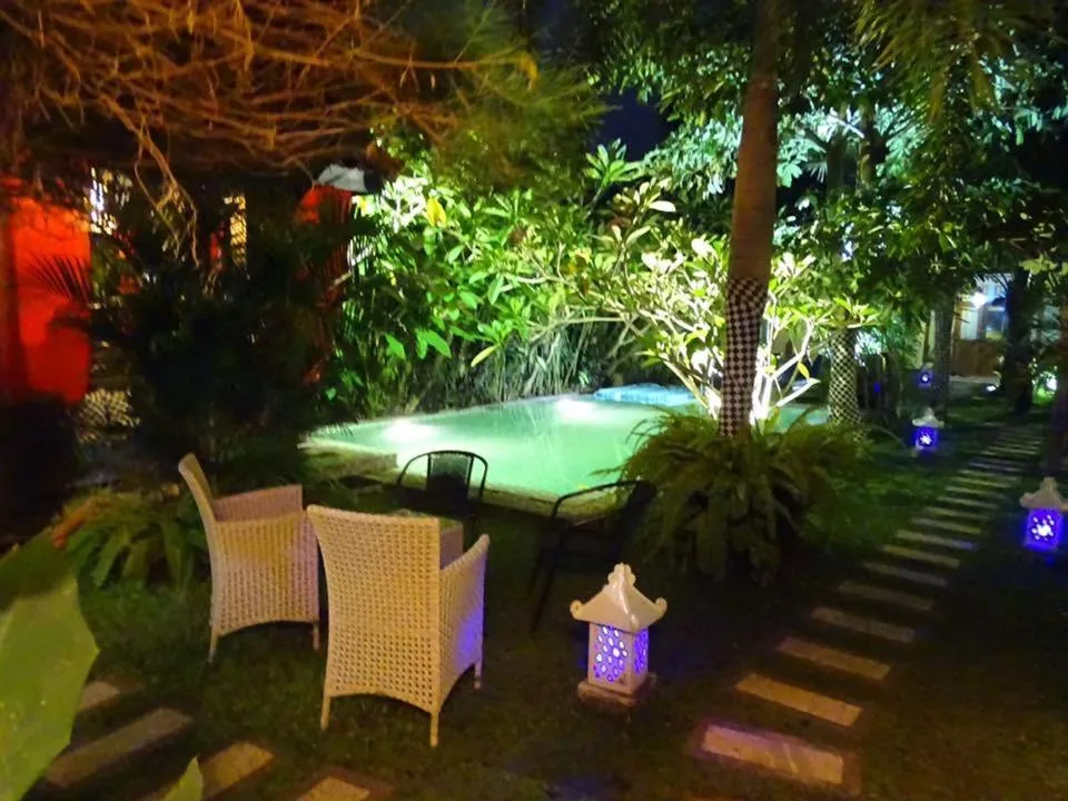Garden view in Rosseno Villa