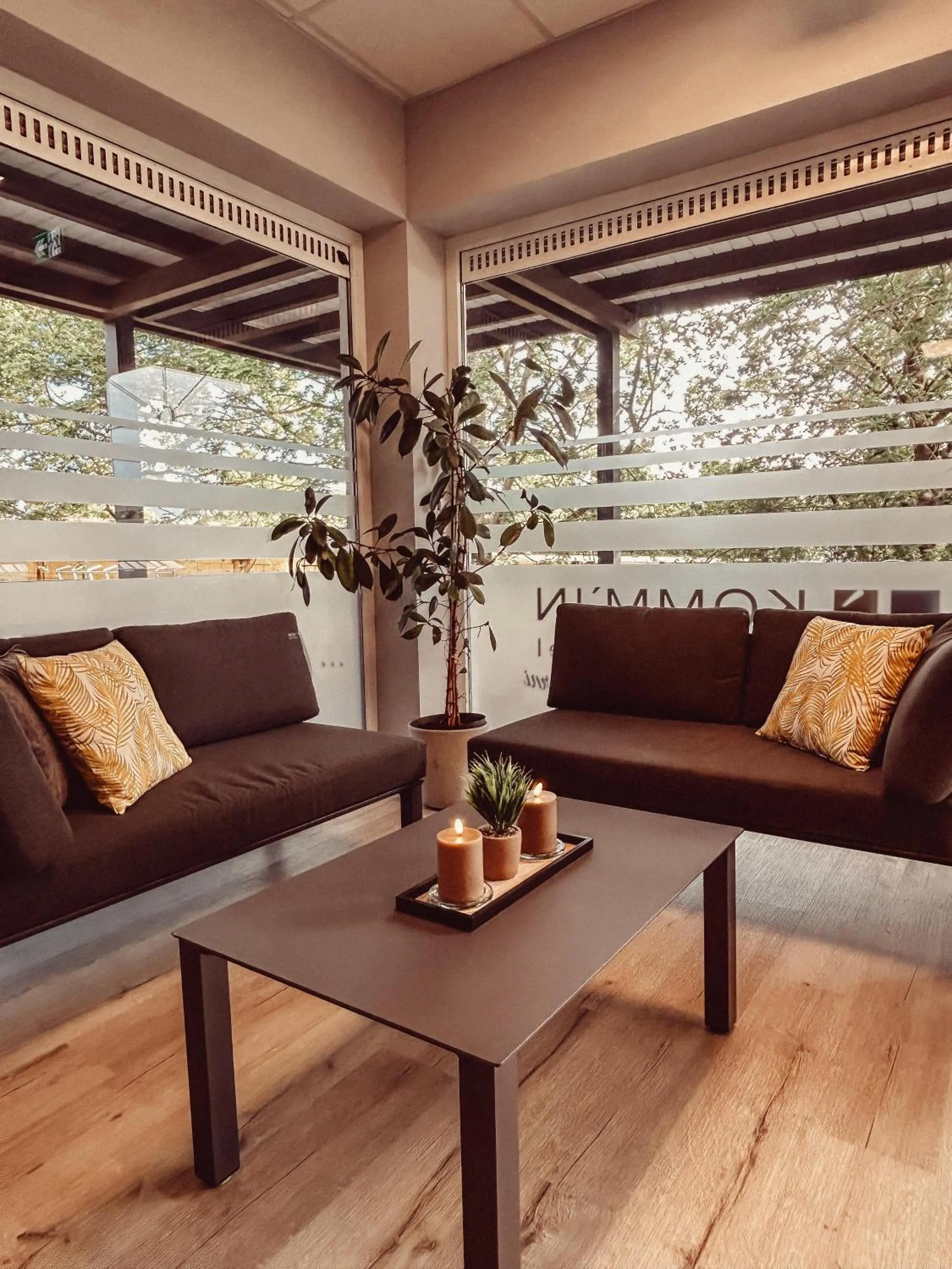 Seating area in Komm' In Hotel