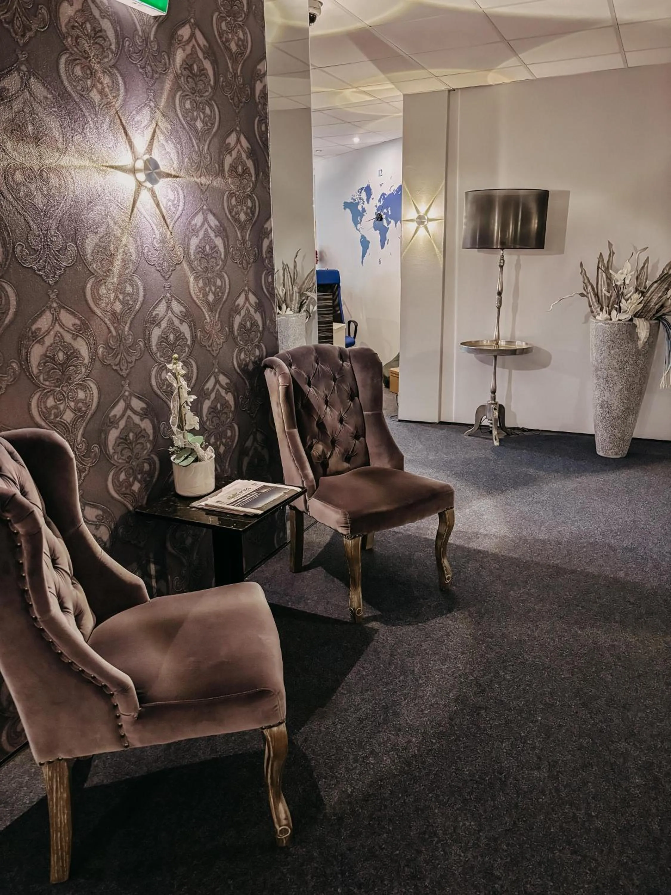 Seating area in Komm' In Hotel