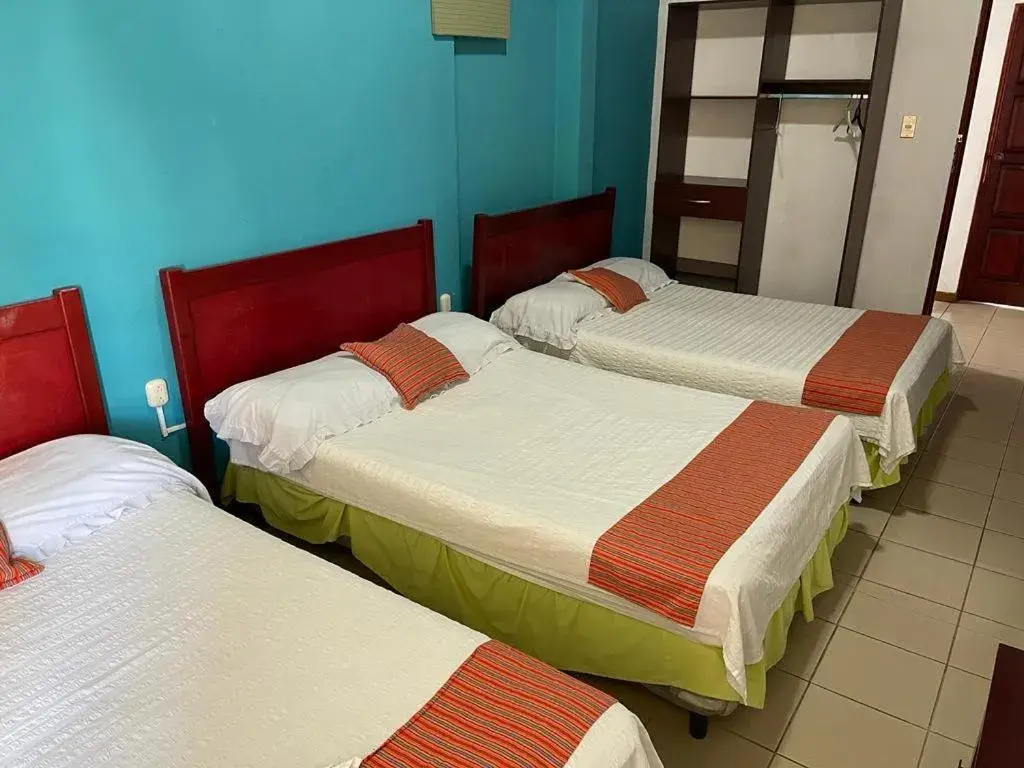 Classic Triple Room in Hotel Villa Margarita Classic Triple Room in Hotel Villa Margarita