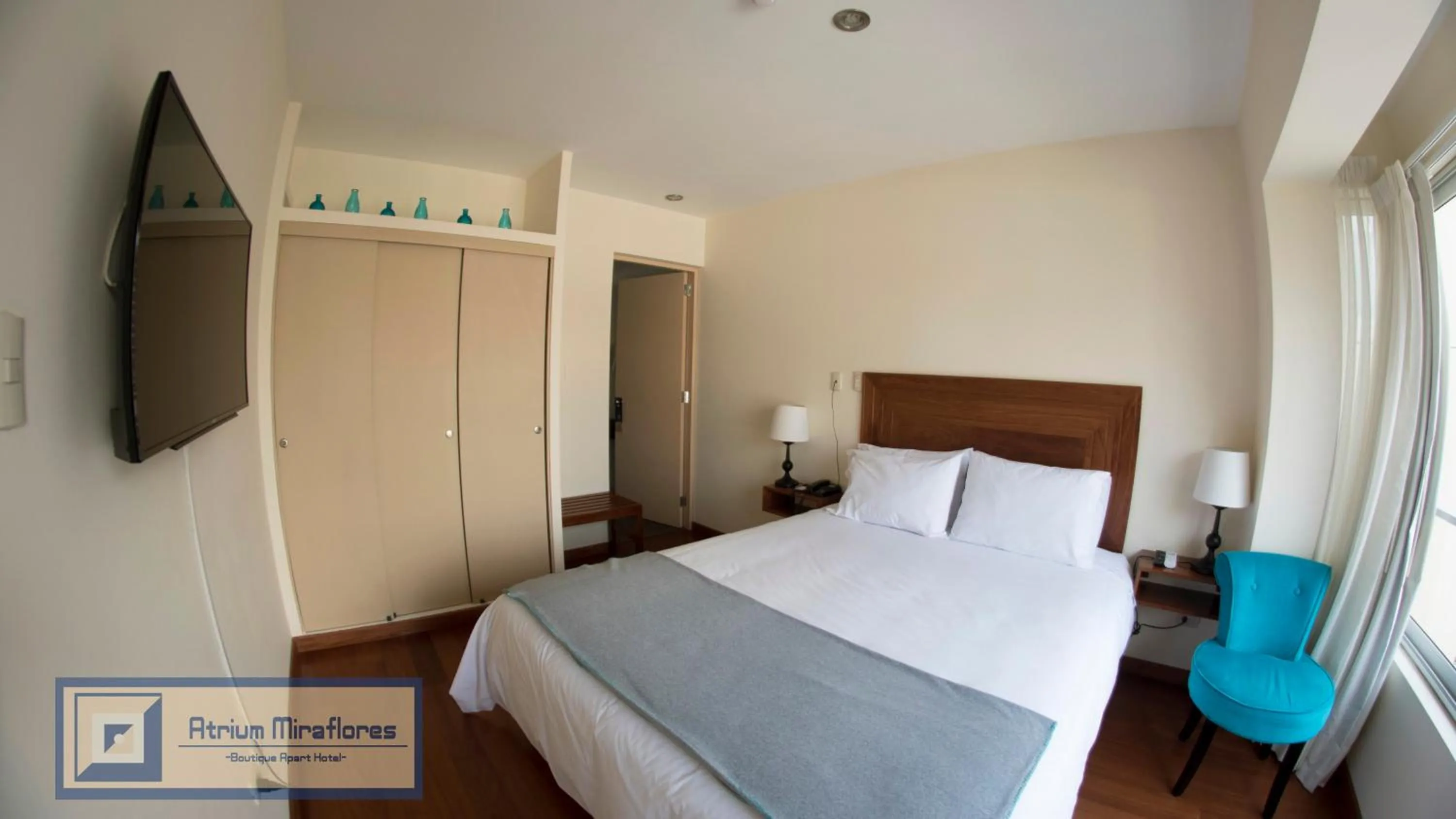 Photo of the whole room, Bed in Atrium Miraflores Hotel