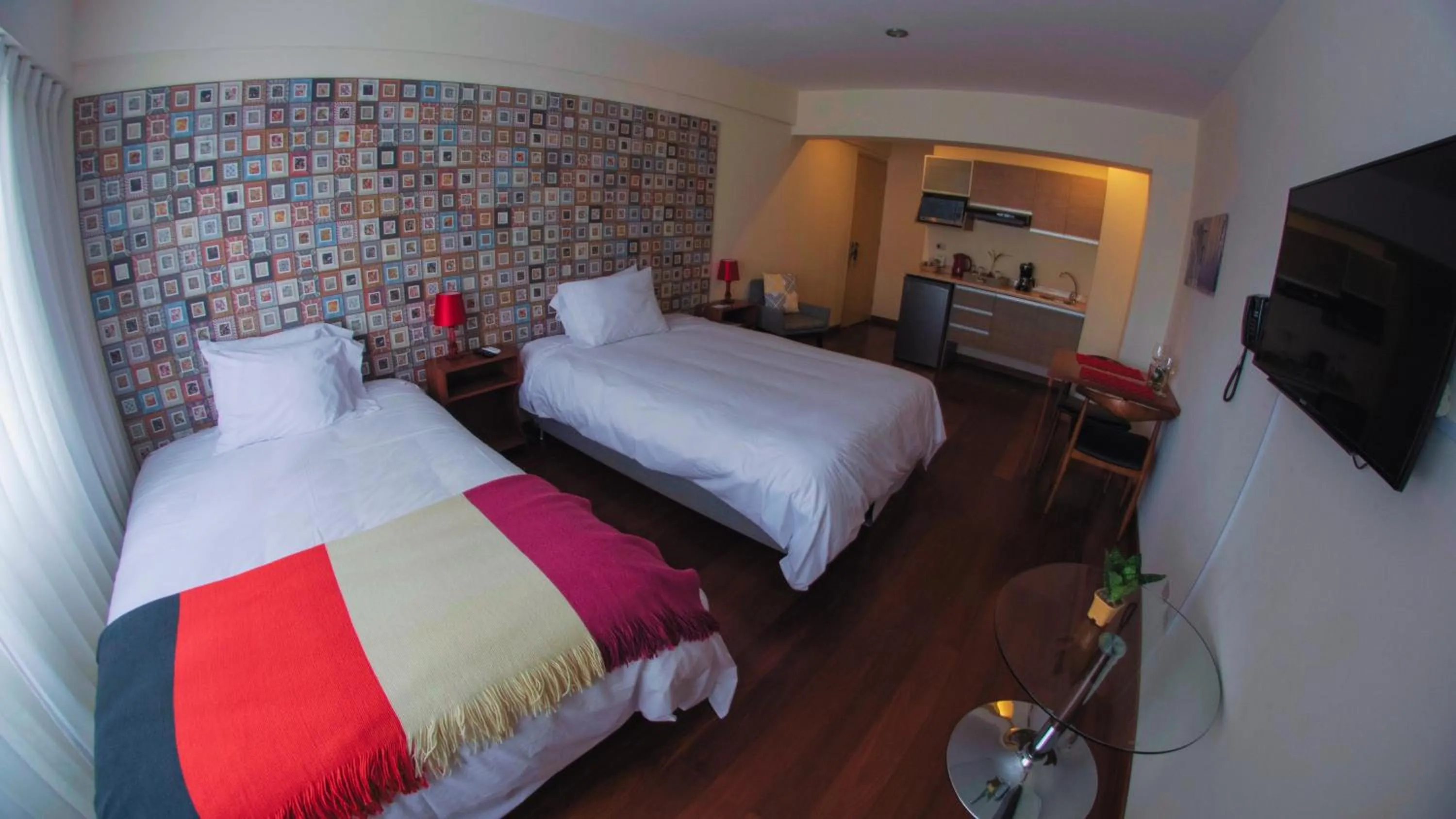 Photo of the whole room, Bed in Atrium Miraflores Hotel