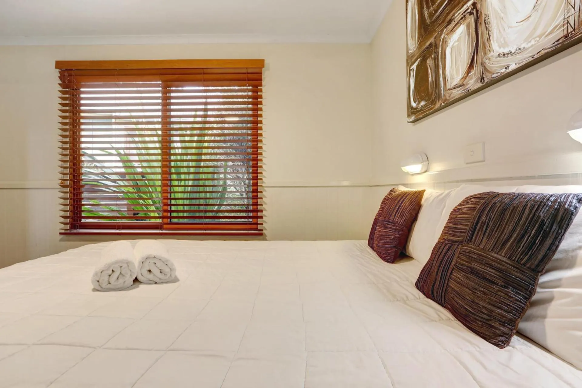 Bed in Kiama Harbour Cabins